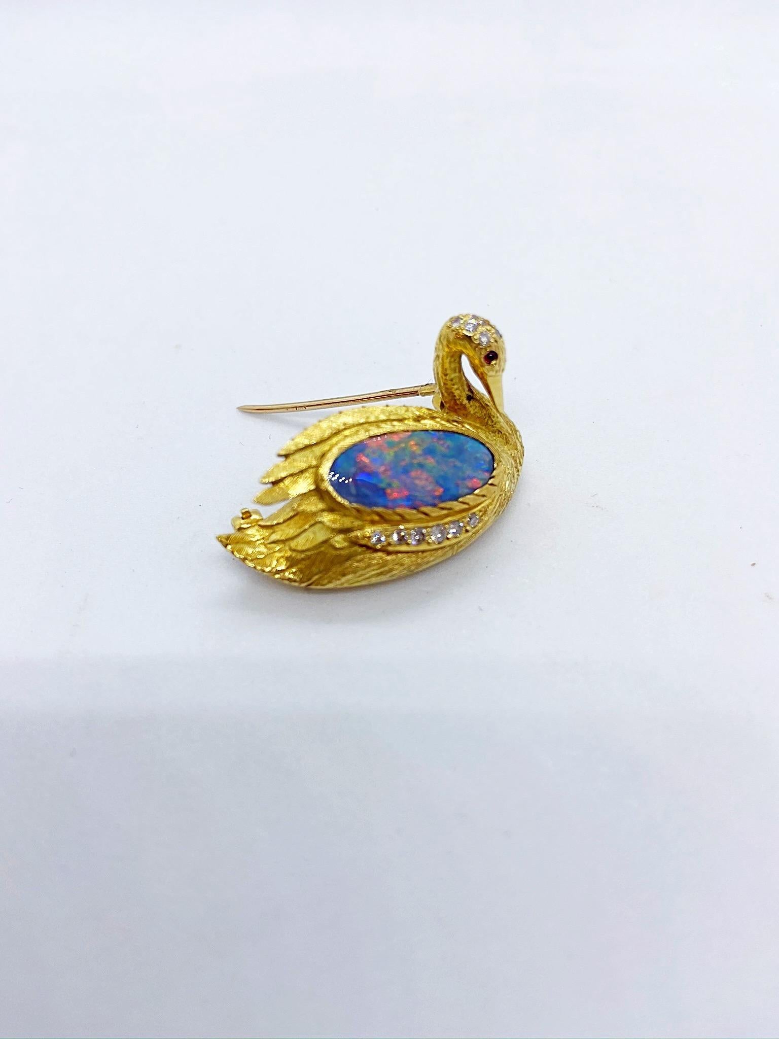 Oval Cut E. Wolfe & Co. 18 Karat Yellow Gold Swan Brooch with 2.60 Carat Opal Center For Sale