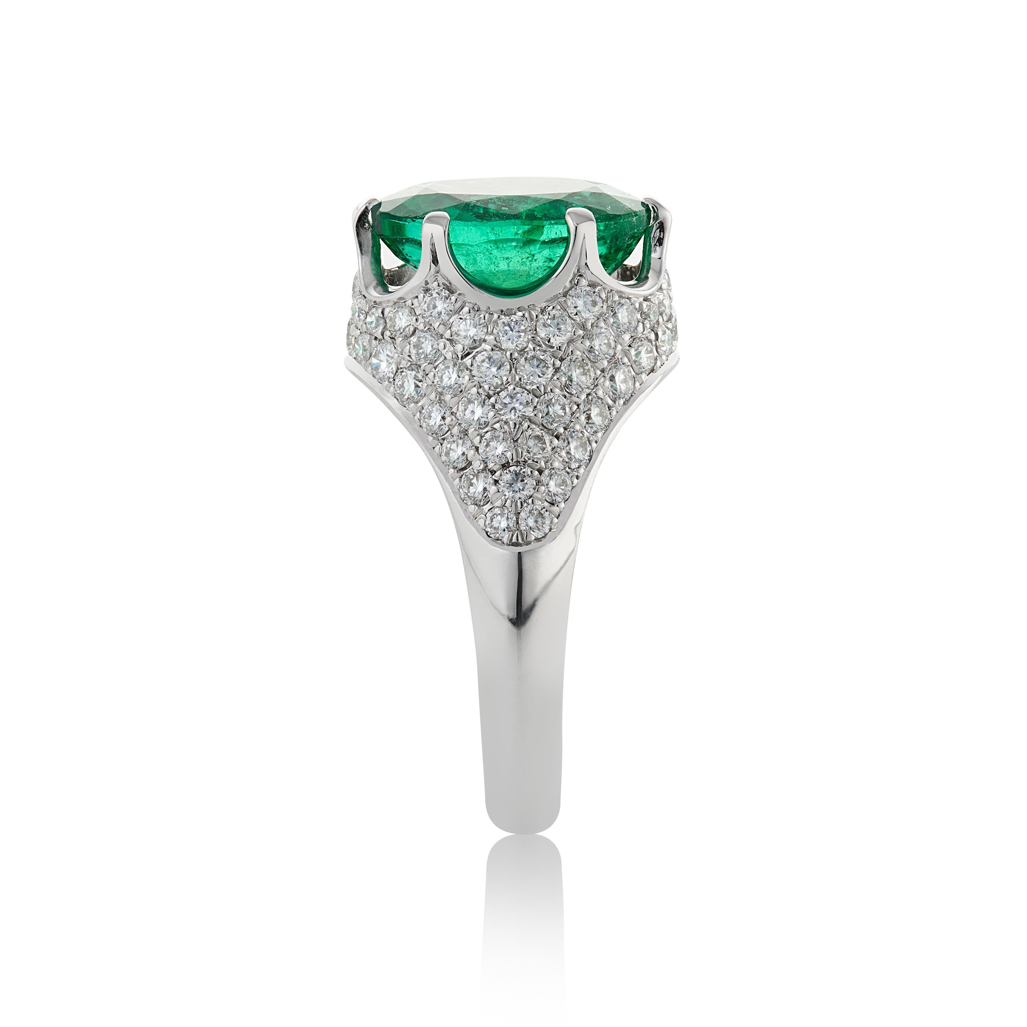 Contemporary E Wolfe & Co Handmade 18ct White Gold Emerald and Diamond Cocktail Ring For Sale