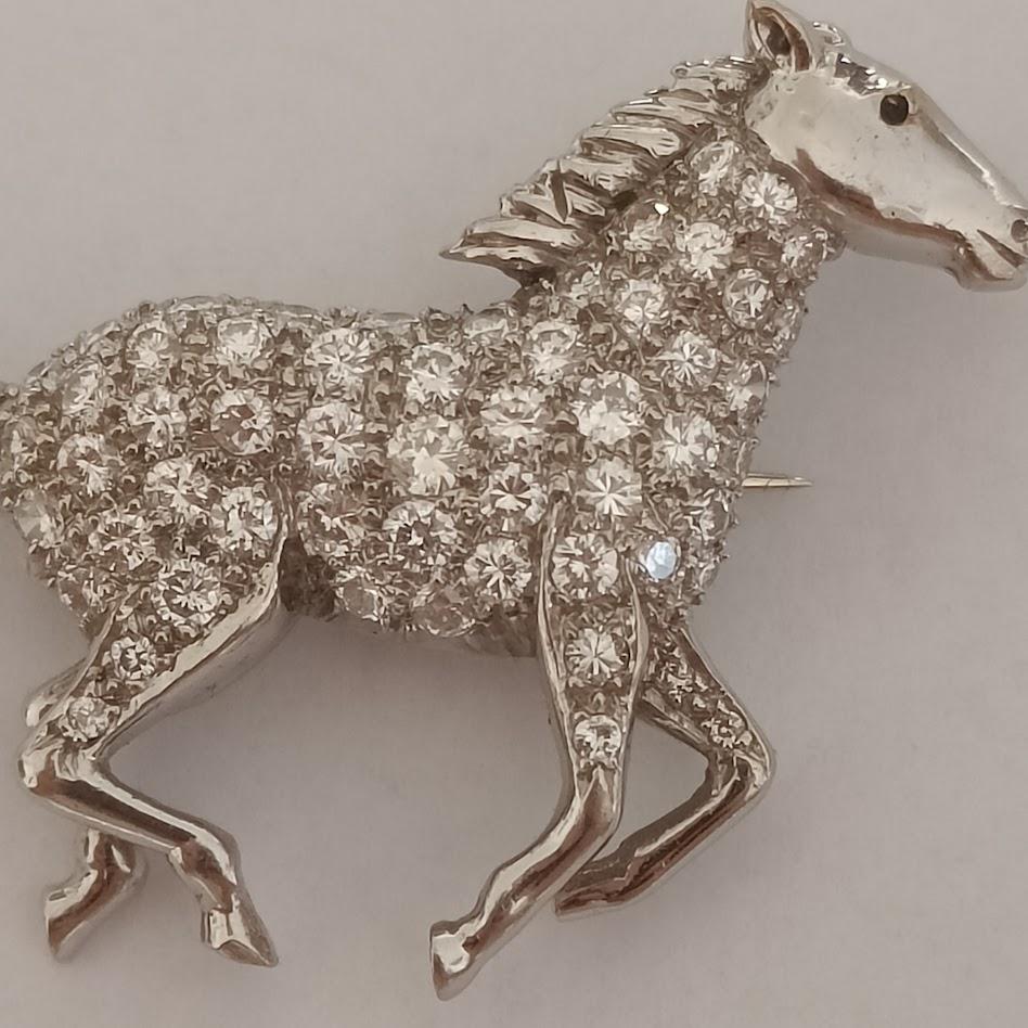 Brilliant Cut E. Wolfe & Co - Horse Brooch 18k Gold with Diamond Pavé - London For Sale