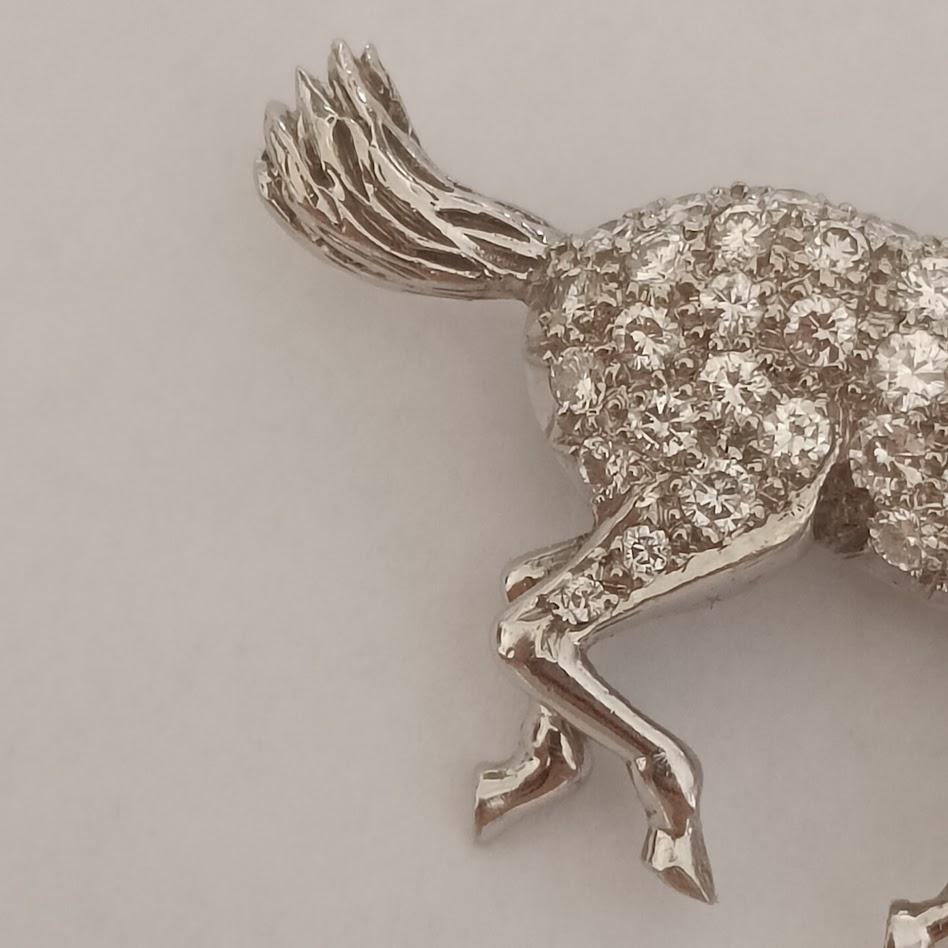 E. Wolfe & Co - Horse Brooch 18k Gold with Diamond Pavé - London In Good Condition For Sale In Magenta, IT