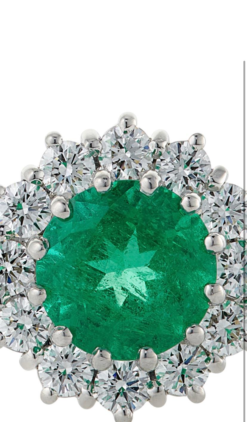 Round Cut 1.58 Carat Emerald and Diamond 18ct White Gold Cluster Ring For Sale