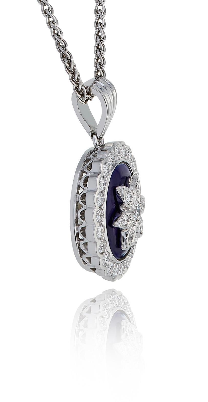 Taglio rotondo 18 Carat White Gold Enamel and Diamond-Set Flower Pendant in vendita