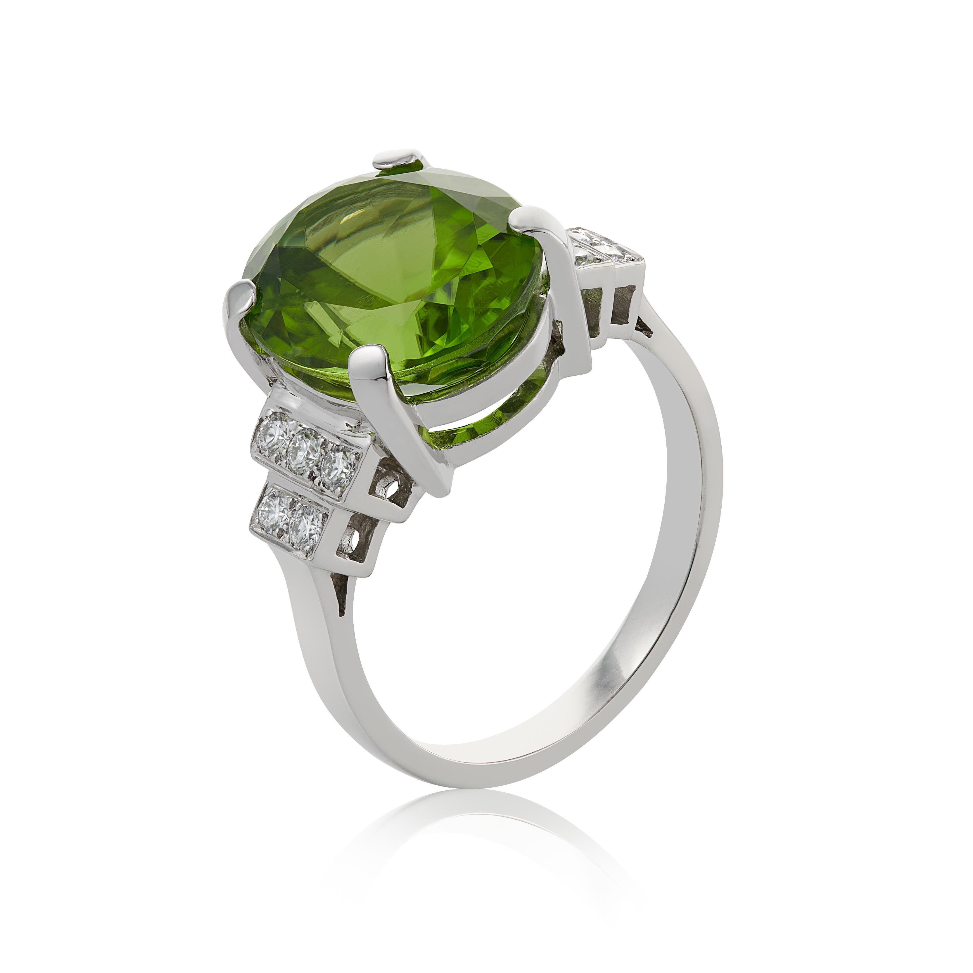 Contemporary 18ct White Gold 7.12 carats Peridot and Diamond Cocktail Ring