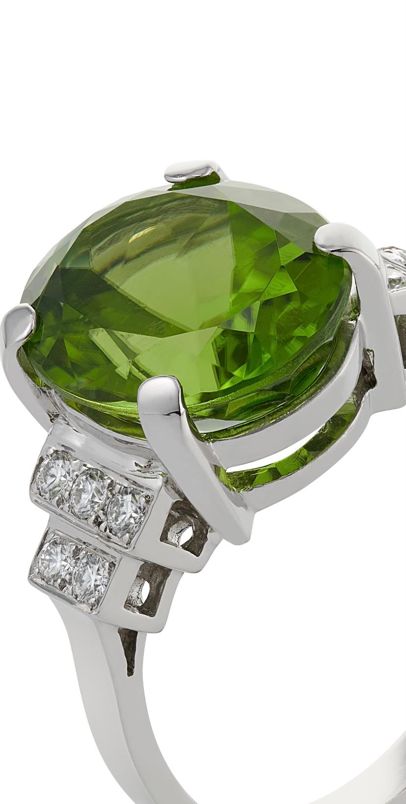 Round Cut 18ct White Gold 7.12 carats Peridot and Diamond Cocktail Ring