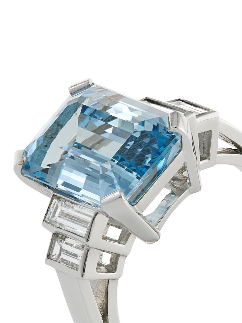Baguette Cut 4.33 Carats Aquamarine and Diamond Baguette Platinum Ring For Sale