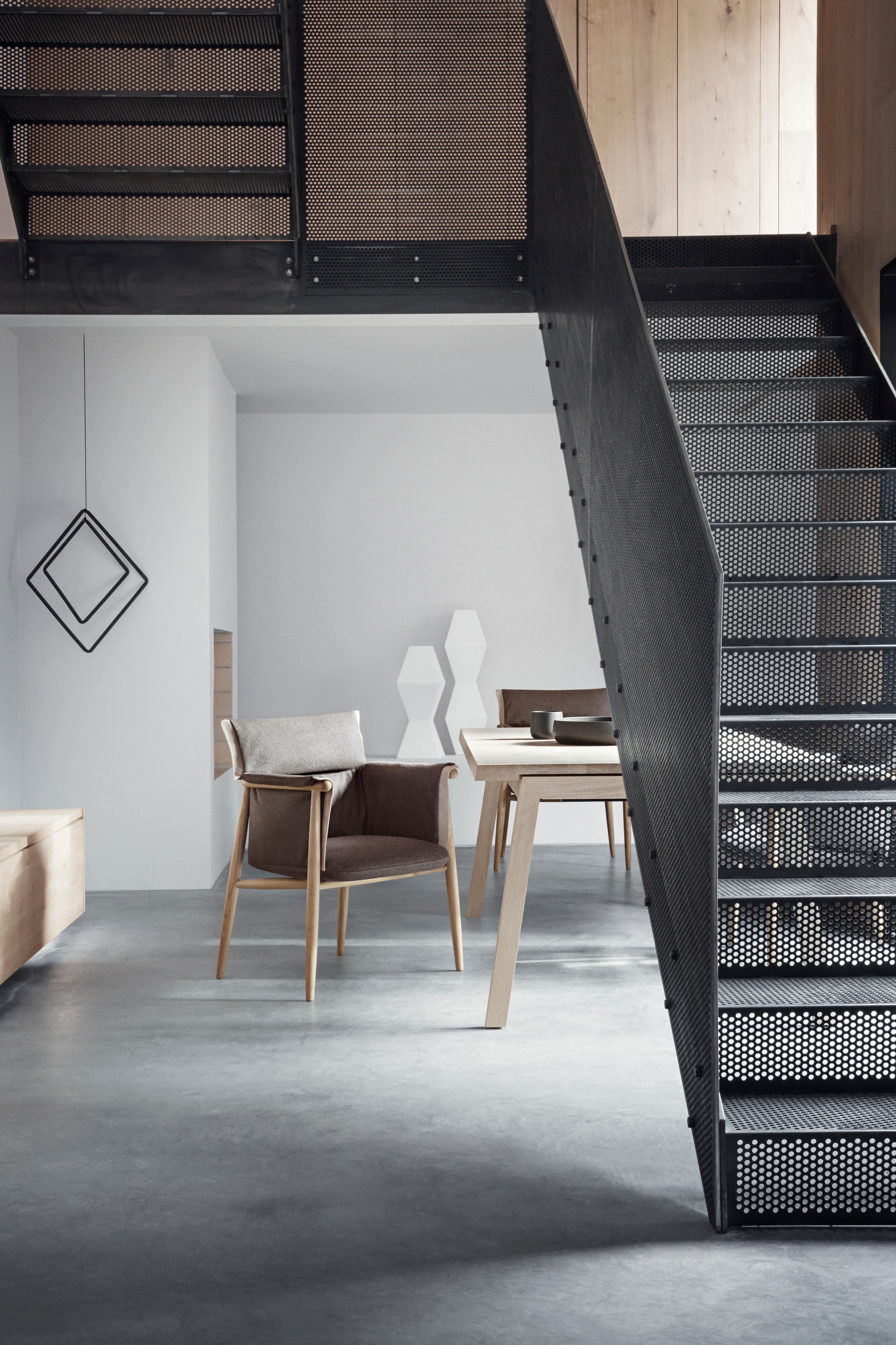 edging chair