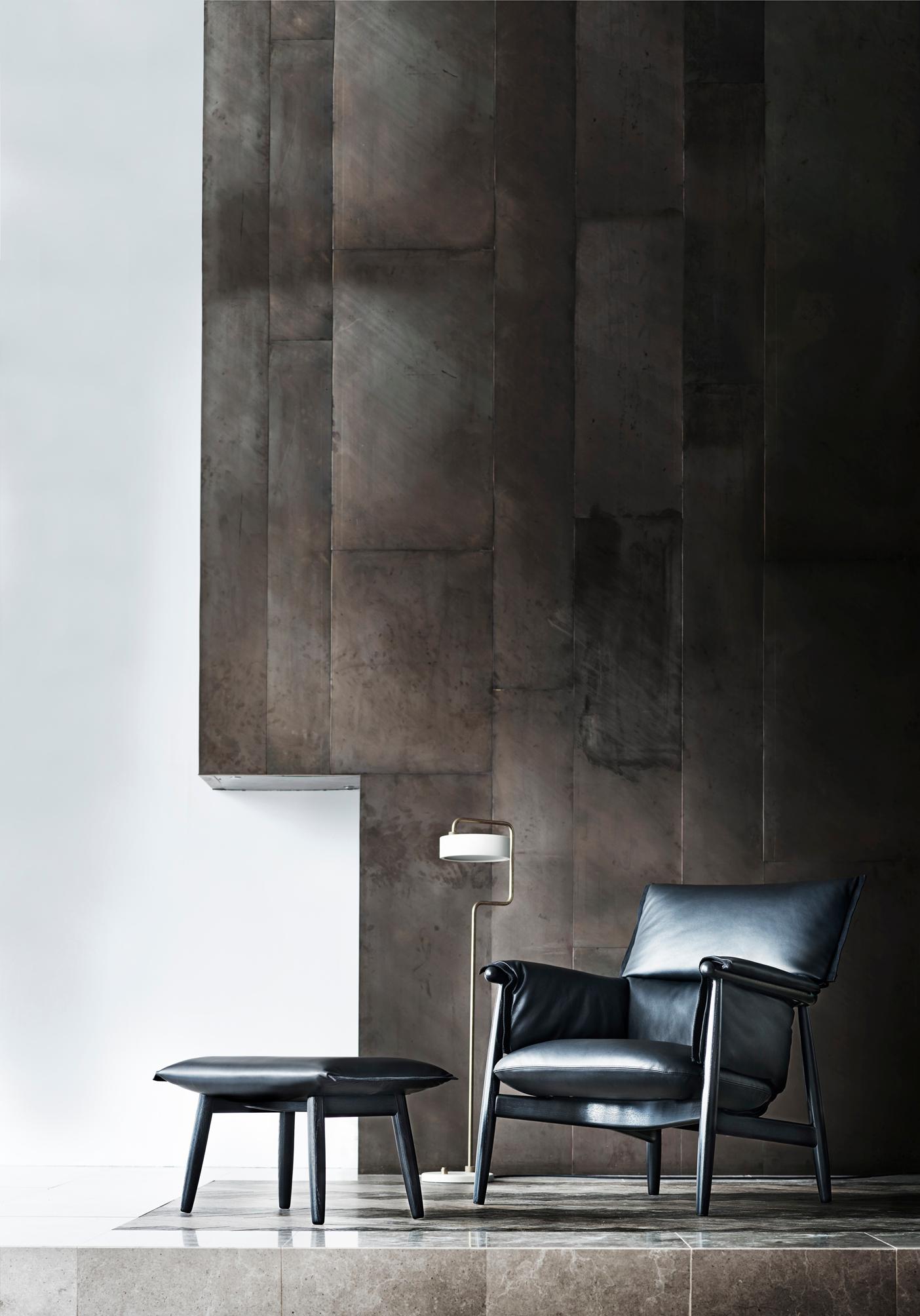 E015 Embrace Lounge Chair in Painted Black Oak, Loke black leather, black edging In New Condition In Burlington, NJ