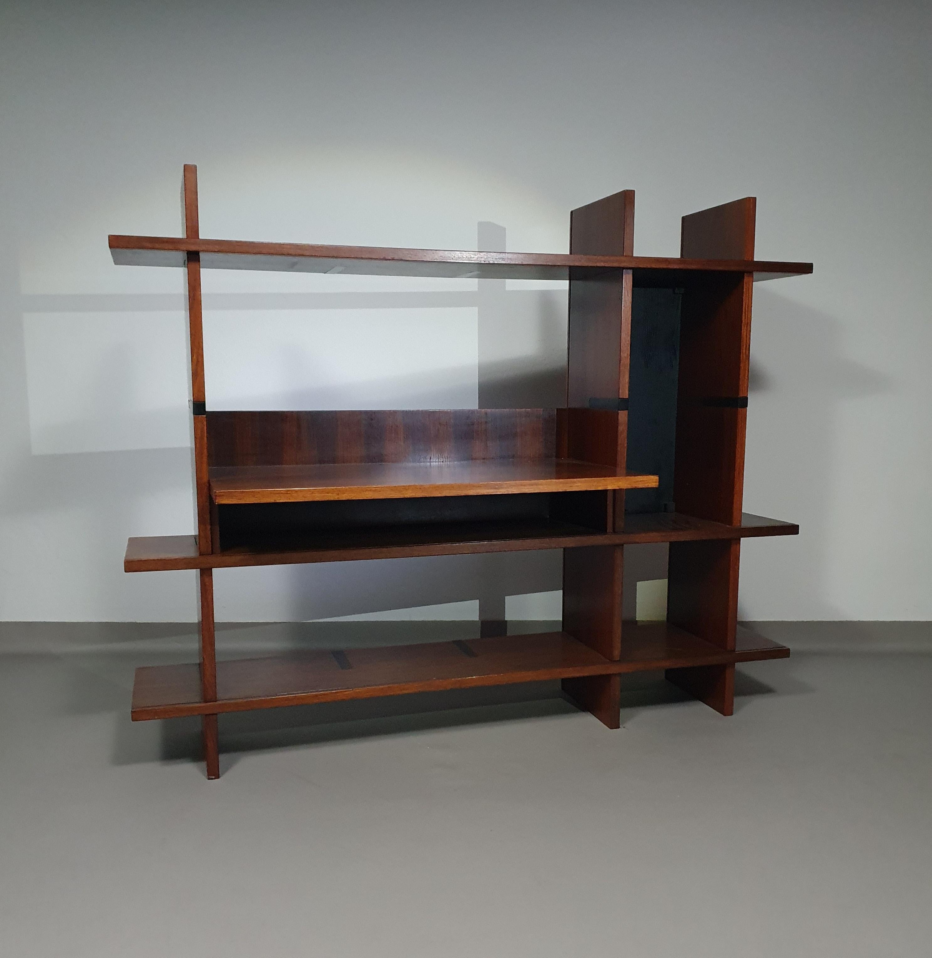 E101 Domino bookcase with writing desk by Eugenio Gerli for Tecno 1960
In top condition. Marked piece TECNO

Width 180
Height 145
Depth 36
Writing desk 105 x 57 cm