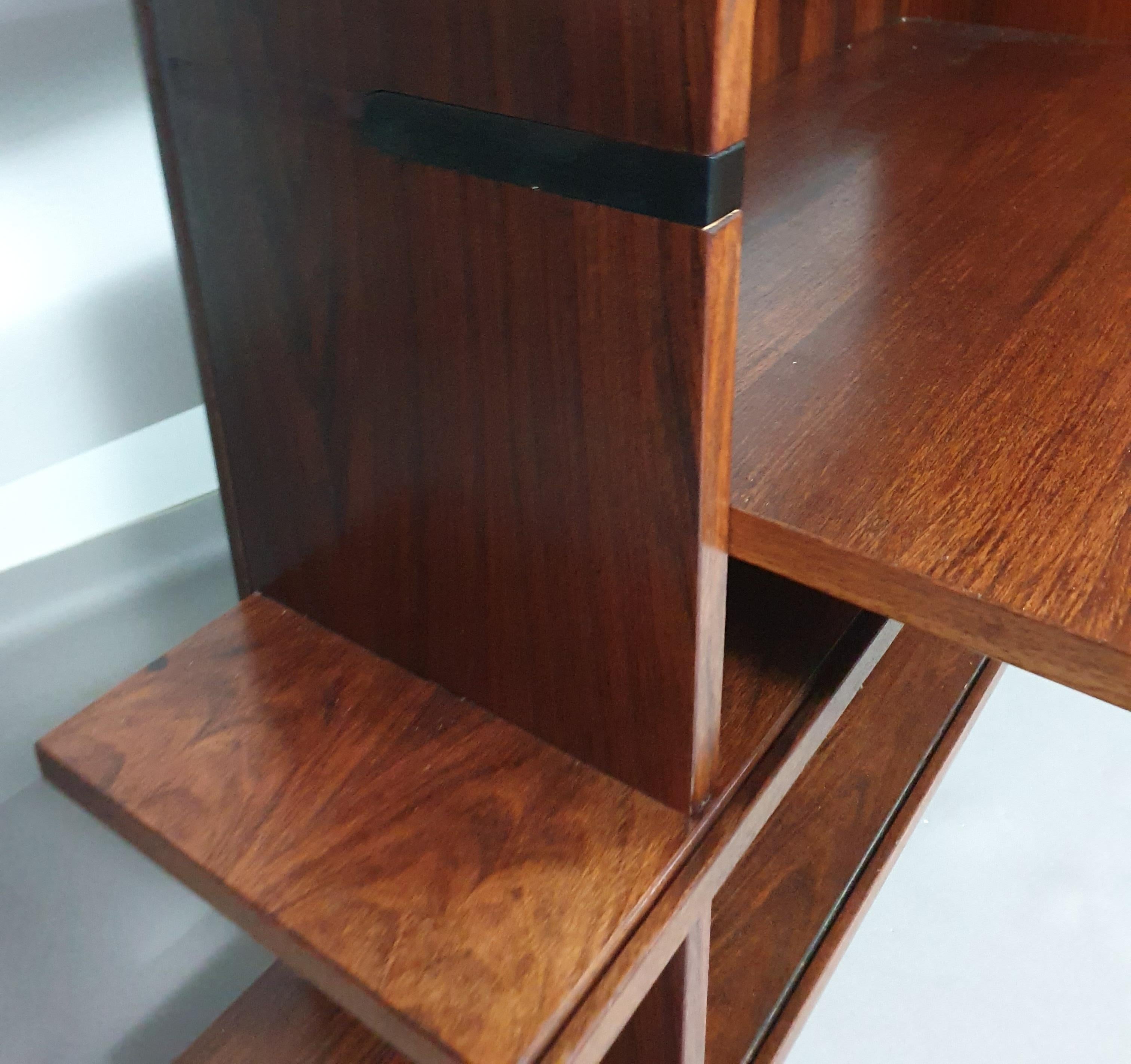 E101 Domino bookcase with writing desk by Eugenio Gerli for Tecno 1960  In Good Condition For Sale In WEERT, NL