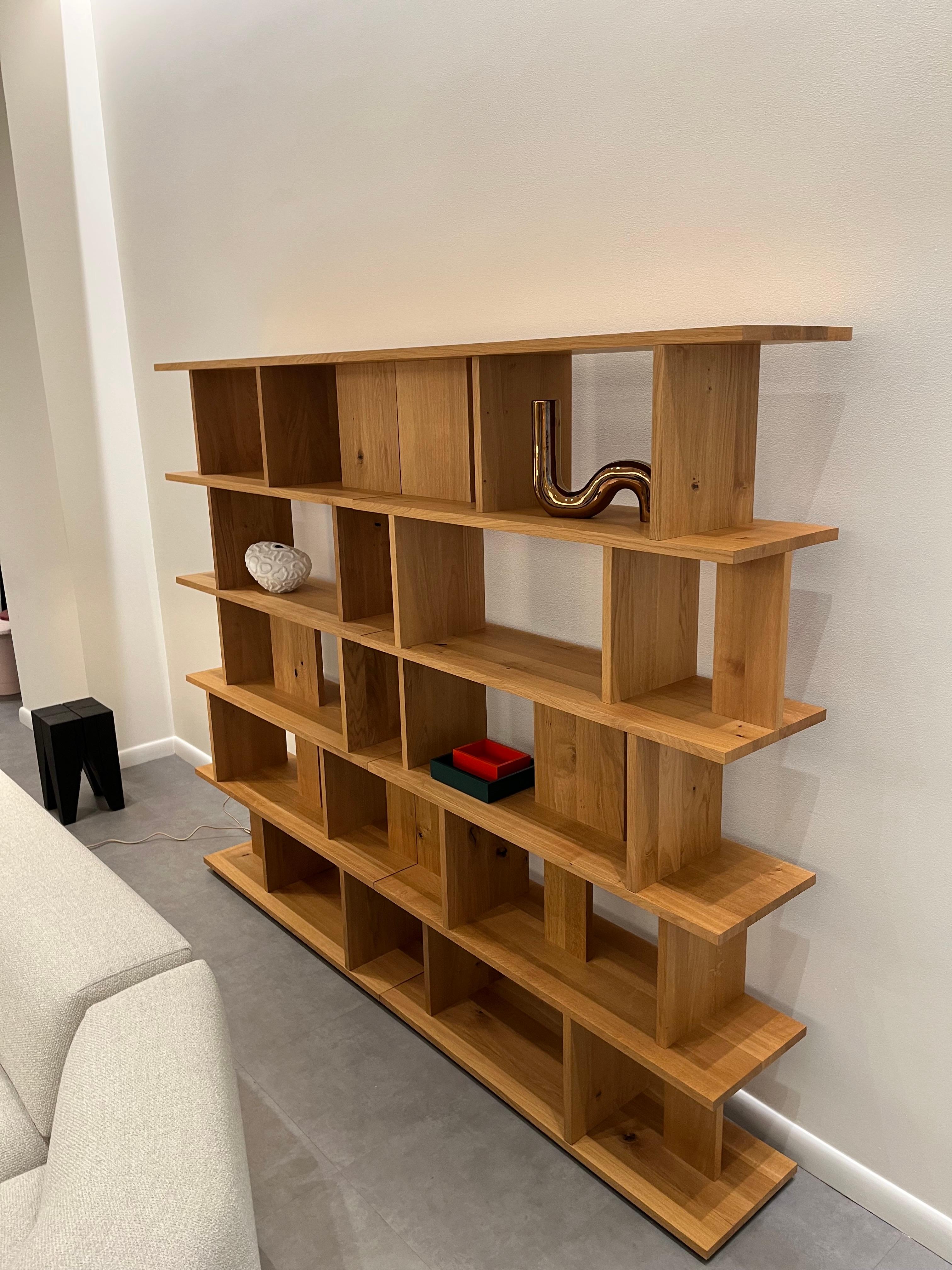 The shelf ARIE, due to its striking concept, is an ideal storage solution. A multitude of seamless combinations are possible. 
Also applicable as room divider
European Oak