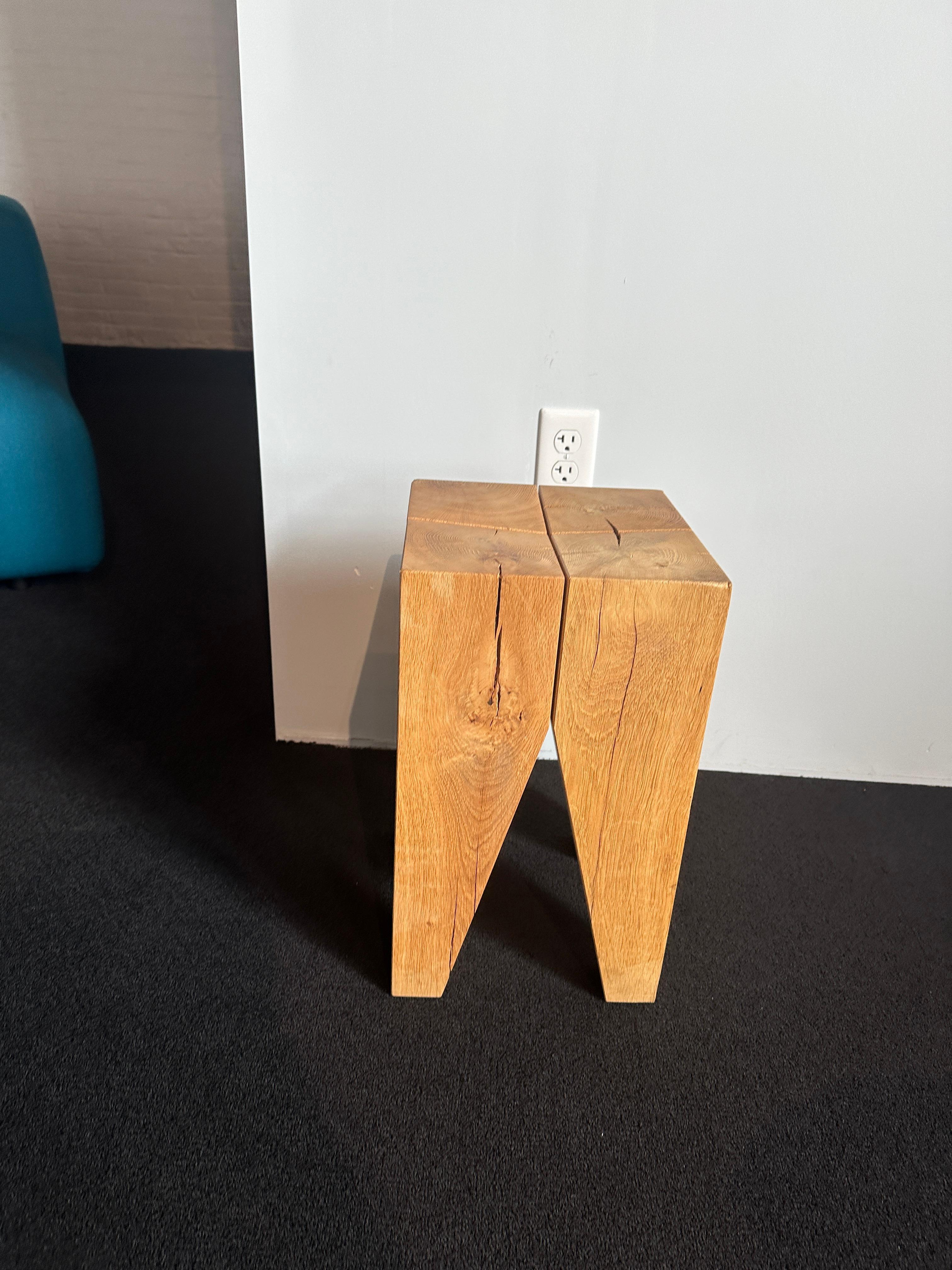 Backenzahn-Hocker aus Eiche von Philipp Mainzer in STOCK, Eiche e15 (Eichenholz)