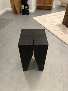 e15 Backenzahn Beistelltisch aus europäischer Eiche schwarz von Philipp Mainzer auf LAGER