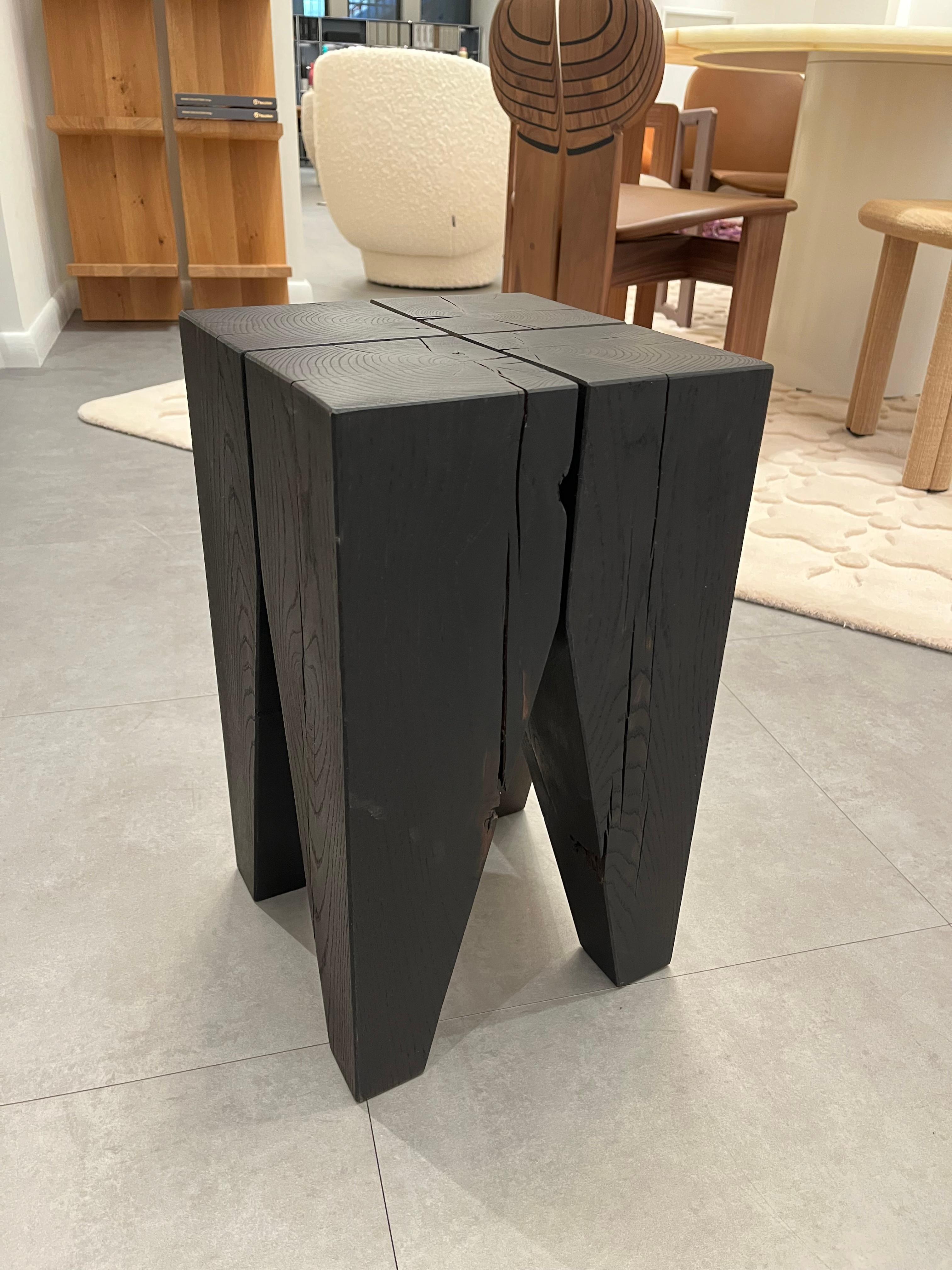 e15 Table d'appoint Backenzahn en chêne noir européen par Philipp Mainzer en STOCK en vente 1