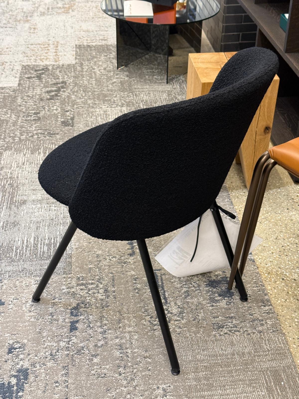 e15  Either-Stuhl von Stefan Diez in STOCK im Zustand „Hervorragend“ im Angebot in New York, NY