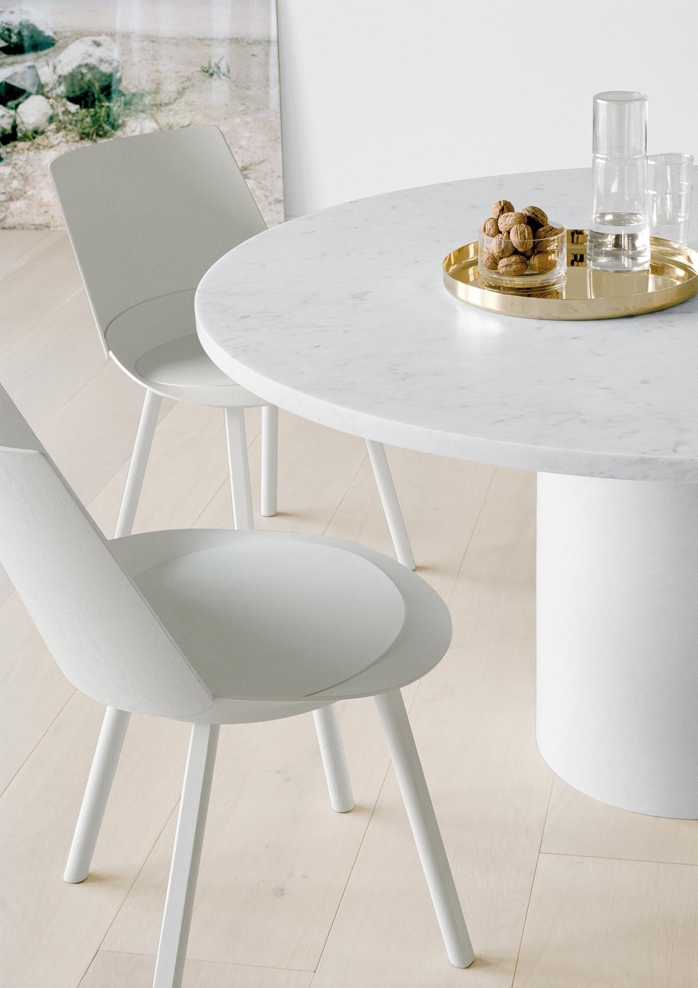 Moderne Table ronde Hiroki e15 avec base blanche par Philipp Mainzer en vente