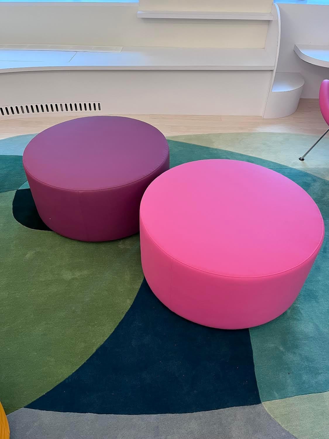 e15 Kerman Pouf von Philipp Mainzer + Farah Ebrahimi in STOCK (Europäisch) im Angebot