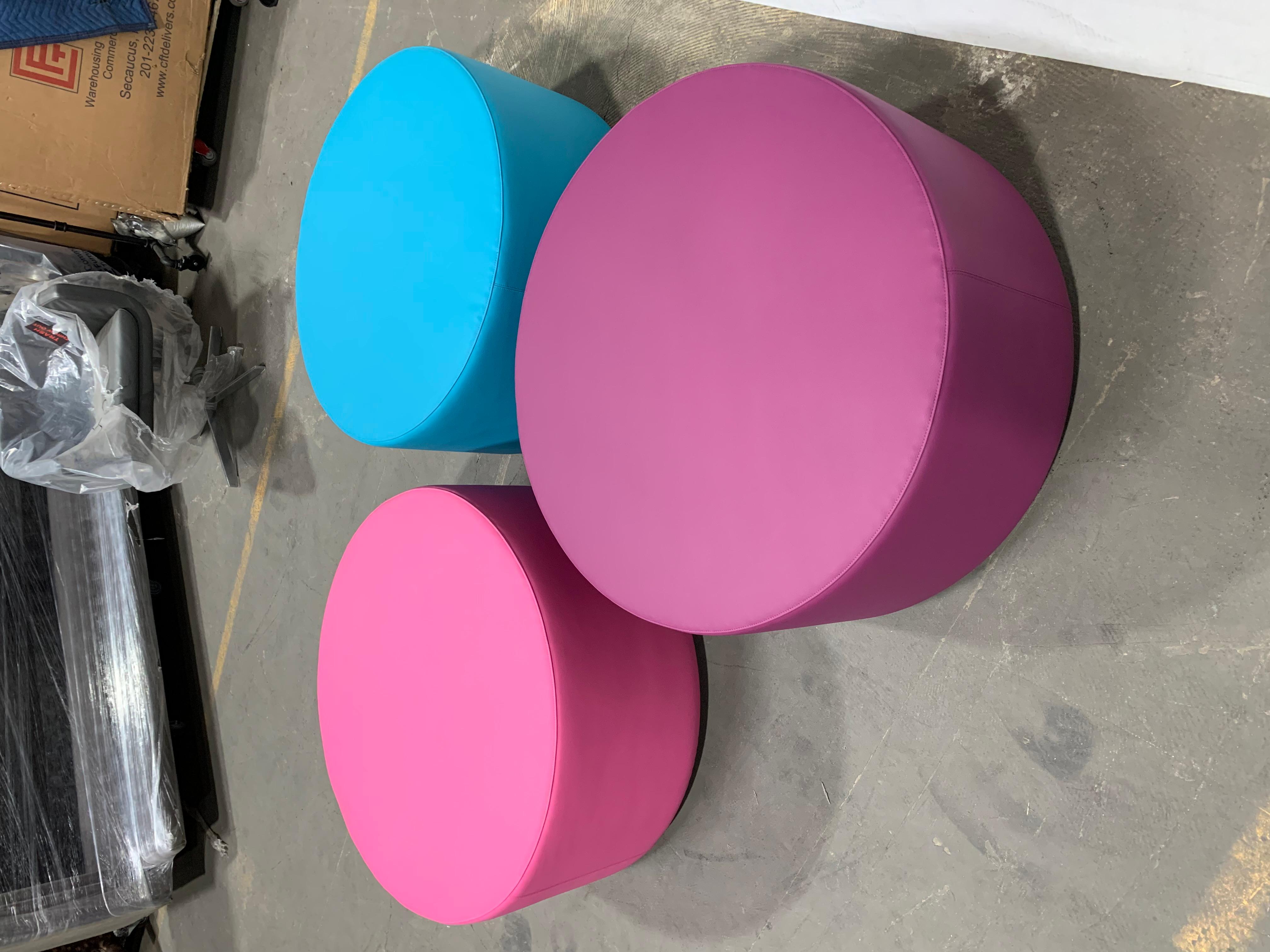 e15 Kerman Pouf von Philipp Mainzer + Farah Ebrahimi in STOCK (Stoff) im Angebot