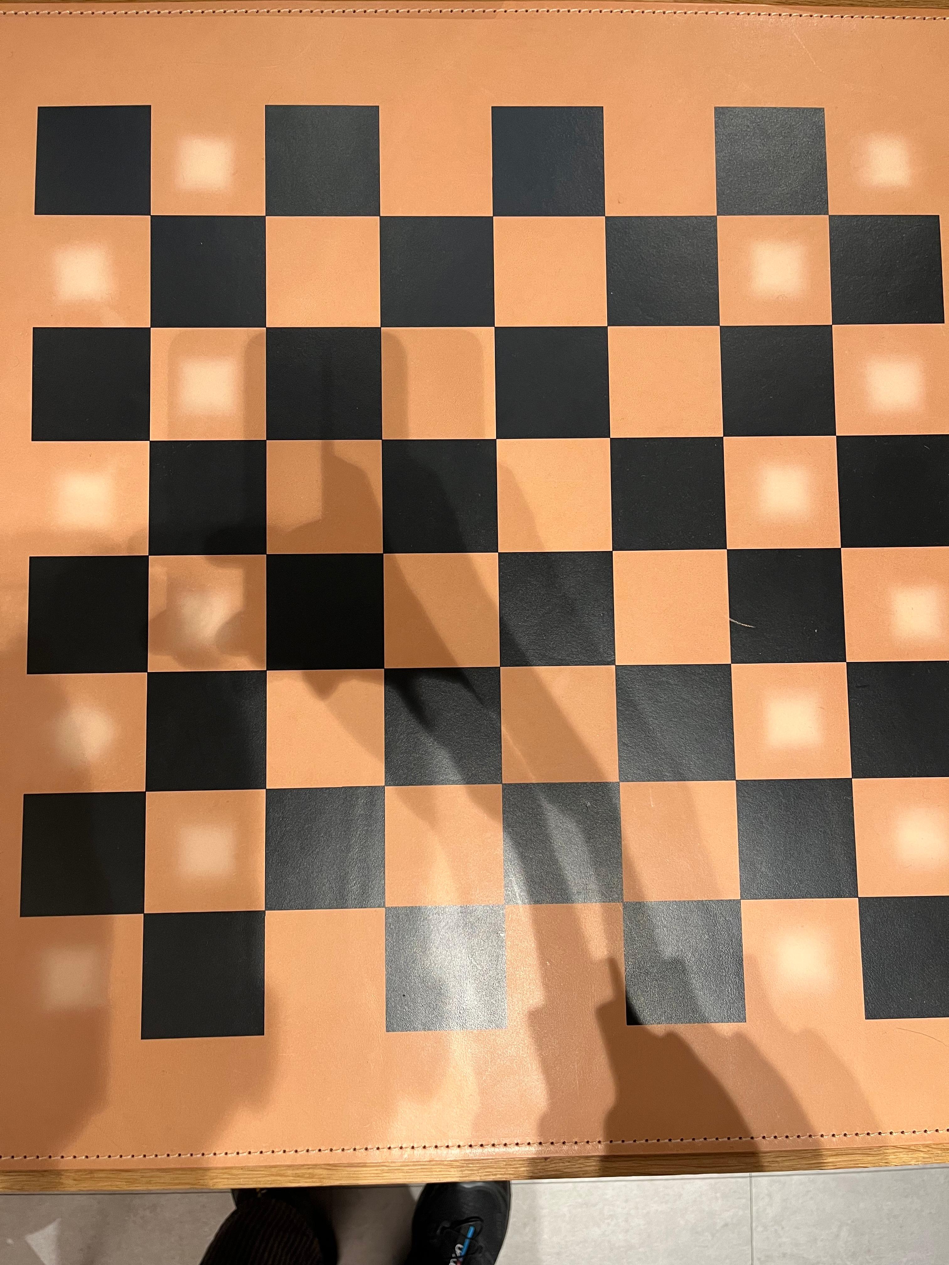 Schachfiguren, europäische Eiche klar lackiert
super-matt lackierte europäische Eiche
Farbe: tiefschwarz, Schachfiguren-Set, L240
B120 H90 mm, 16 x klar lackiert, 16 x
schwarz lackiert, HS-Code 44201190, Herkunft:
Deutschland

& 
AC22 NONA,