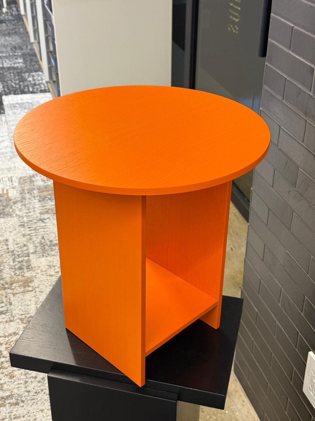 Letton Table d'appoint Heiji orange e15 de Philipp Mainzer en stock en vente