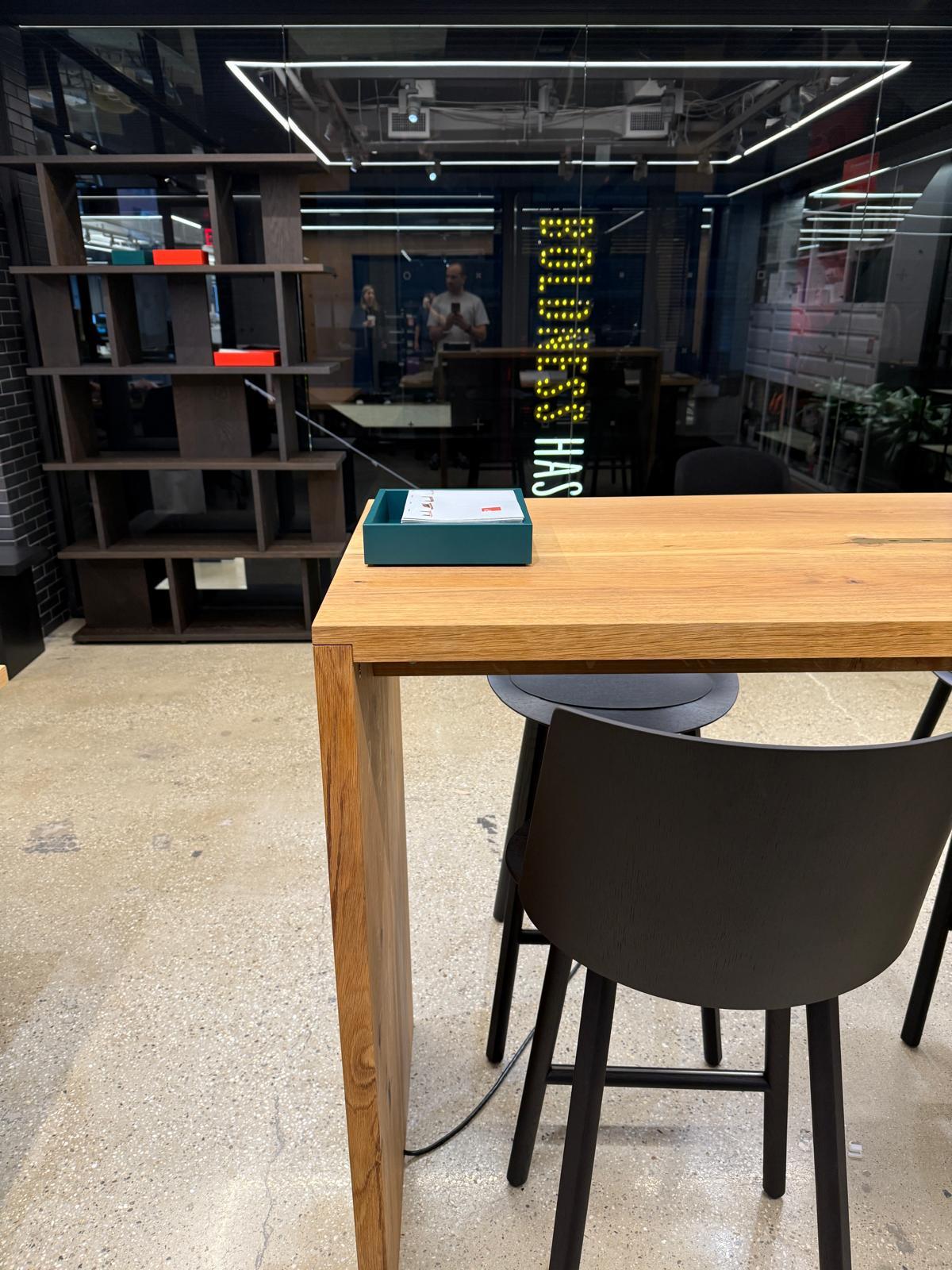 The table PONTE is one of e15's first and classic tables. Its archetypical form and distinct corner joint detail account for the special allure of this table.
With cable management. 
-Custom made ZETR 4 Port system/wire management, ZETR stripe with