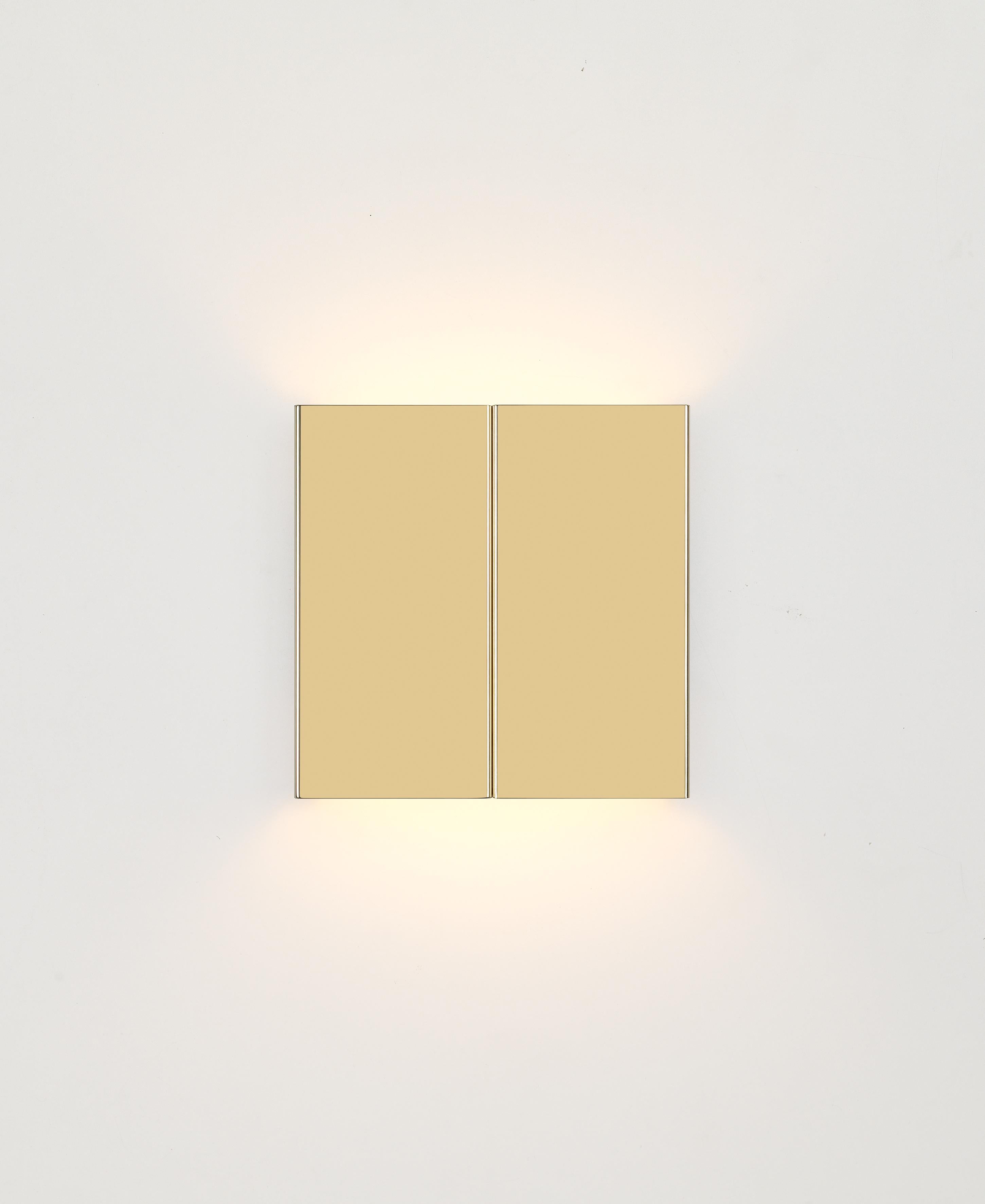 Linear simplicity and proportion is the appeal of the wall light seam three. The light elegantly illuminates the wall up- and downward, dispensing atmospheric light.
 
LED permanently fitted
party of the lighting series seam one and seam two.

