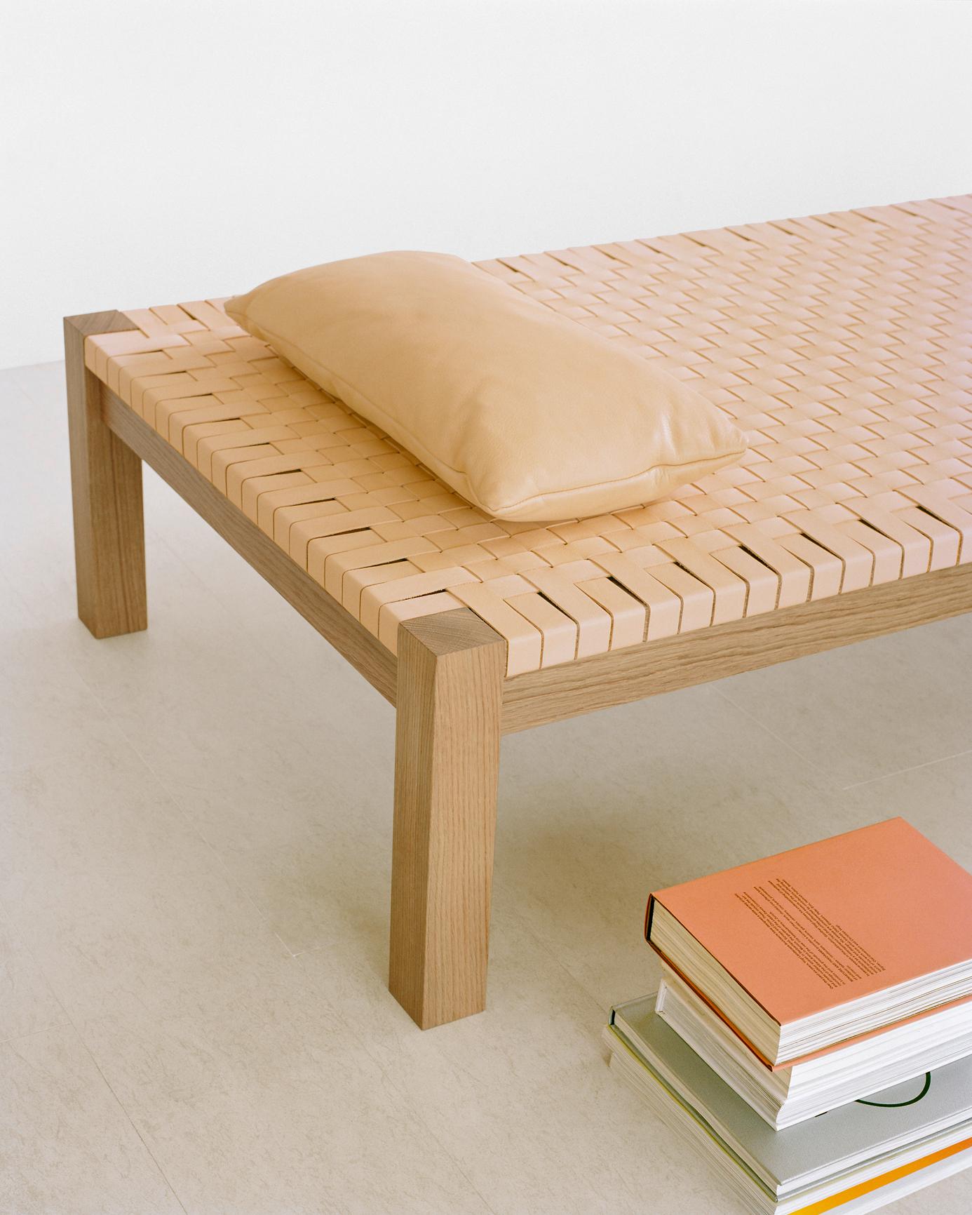 e15 Theban Daybed with Oak Waxed Base by Ferdinand Kramer For Sale 3