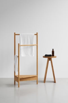 e15 Dreibeiniger Stand für Garderobe von Stefan Diez