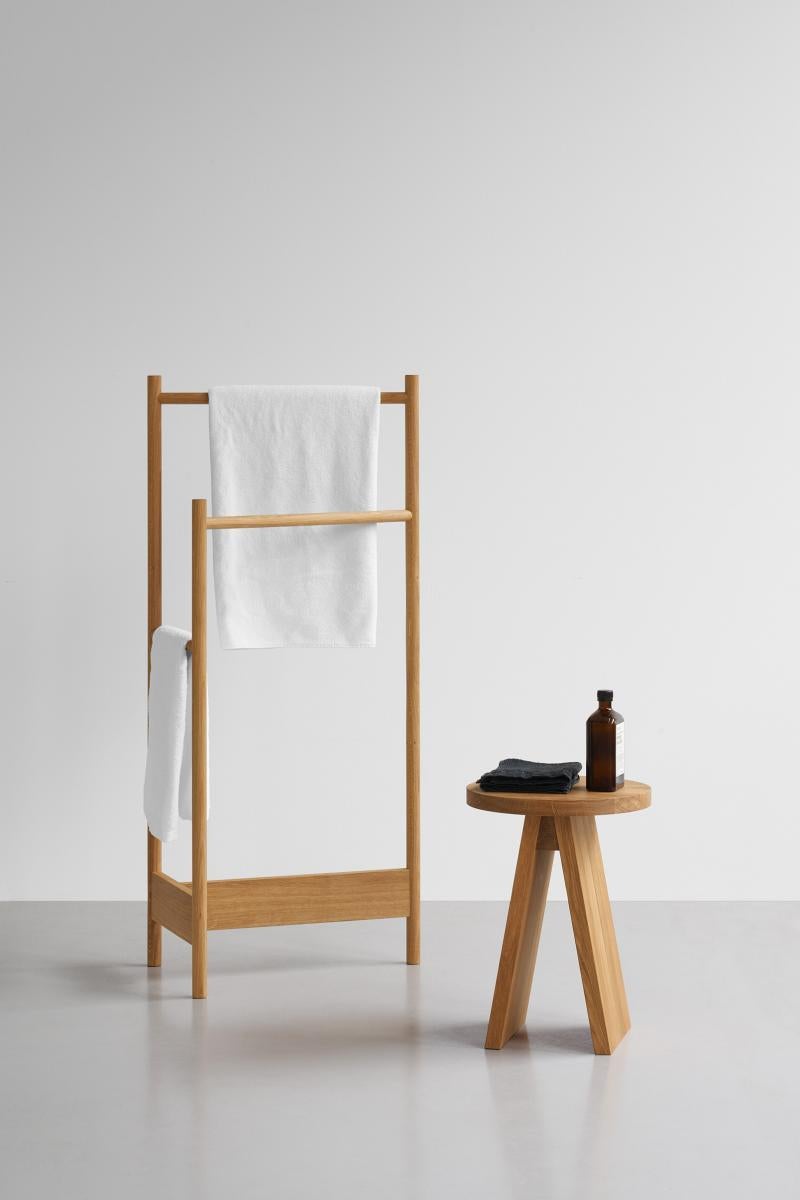e15 Support d'armoire à trépied par Stefan Diez Neuf - En vente à New York, NY
