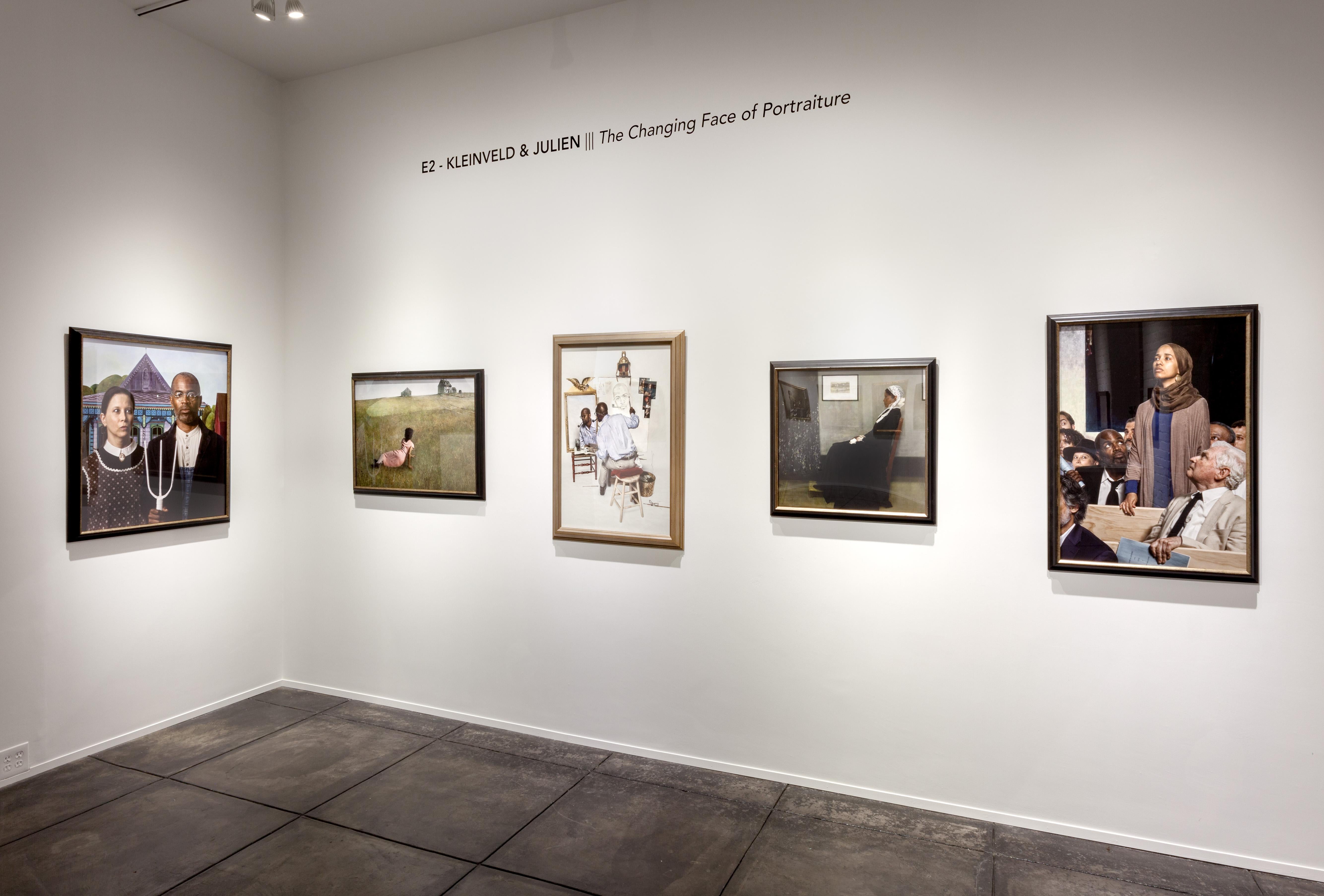 Oda al Baco de Caravaggio - Figurative Photograph Negro de E2 - Kleinveld & Julien