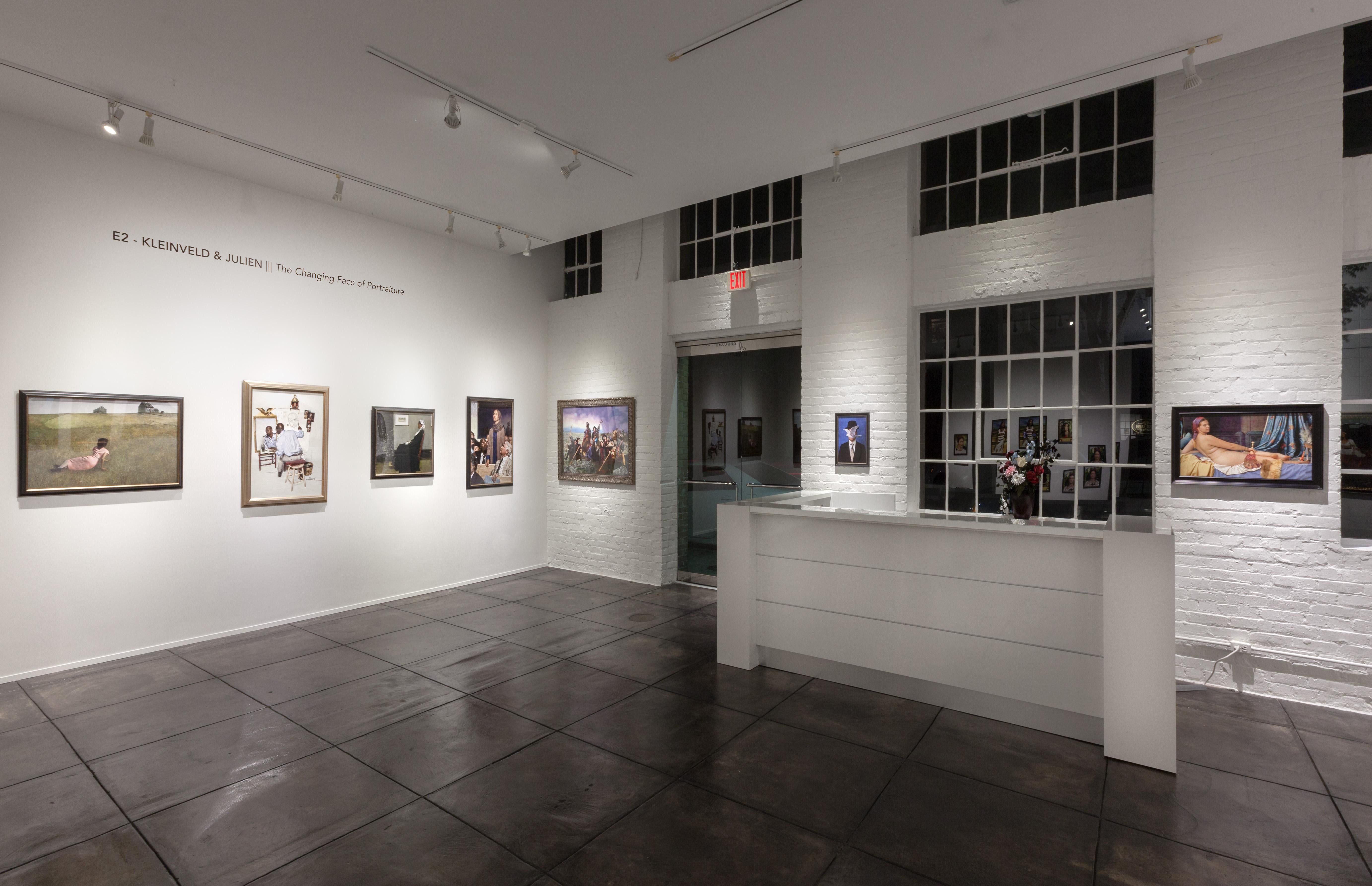 Ode an Grant Woods amerikanisches Gothic – Photograph von E2 - Kleinveld & Julien