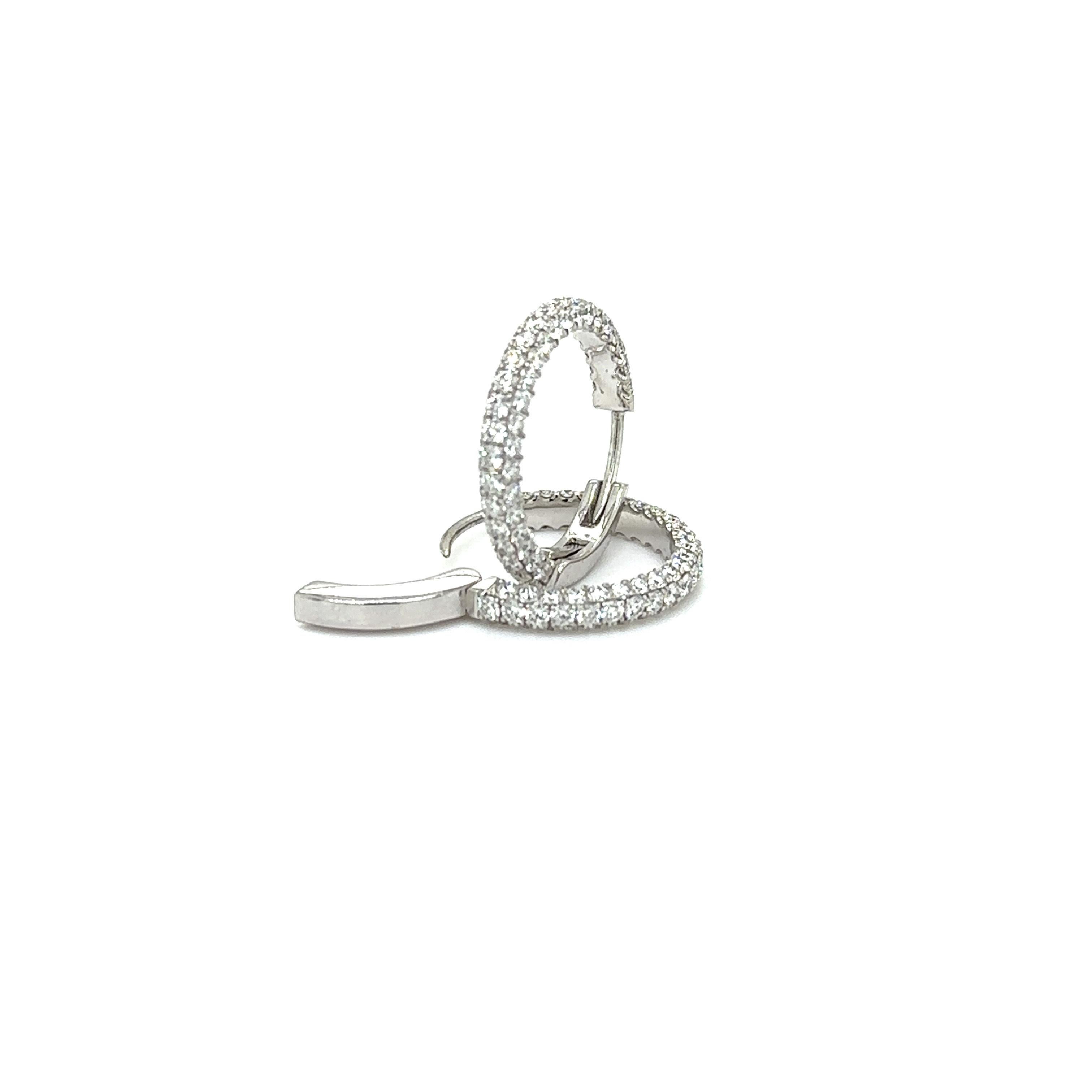 E3ROW20MM - Orecchini a cerchio a 3 file in bianco 18 carati TRILLIAN COLLECTION MICRO PAVE In condizioni Nuovo in vendita a New York, NY
