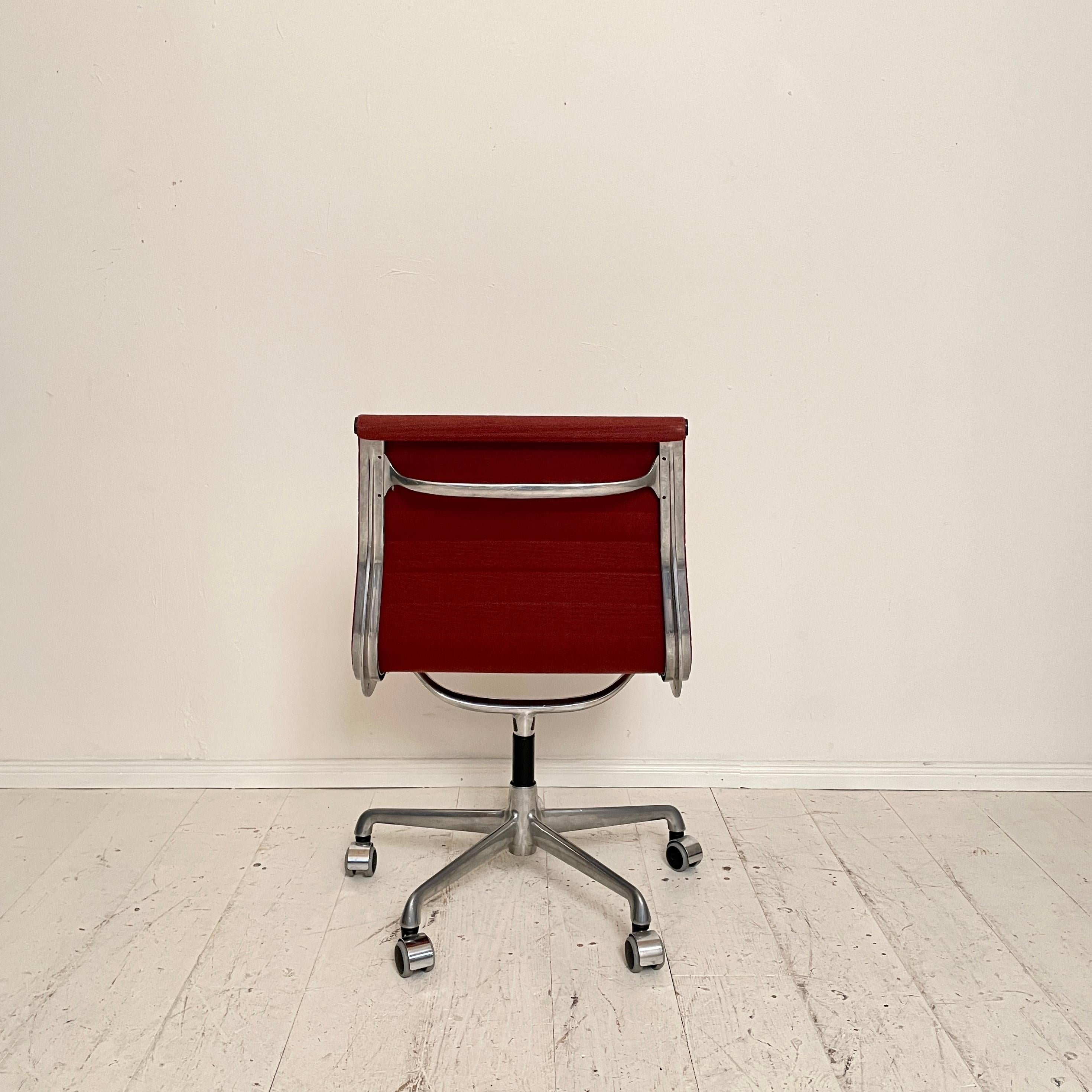 EA 106 Office Chair in Aluminum by Charles & Ray Eames for ICF De Padova, 1981 In Good Condition In Berlin, DE