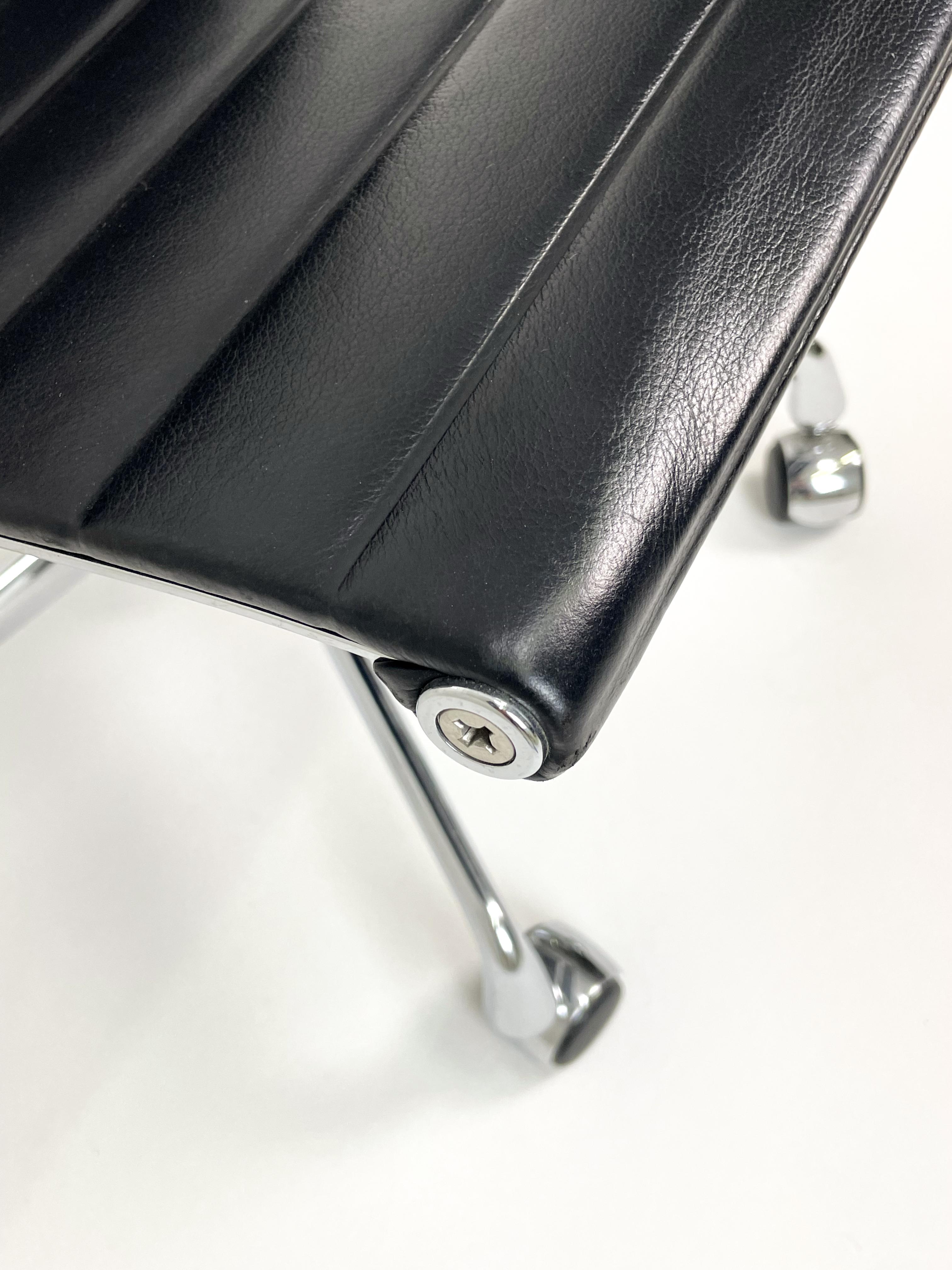 EA 108 by Charles and Ray Eames for Vitra 4