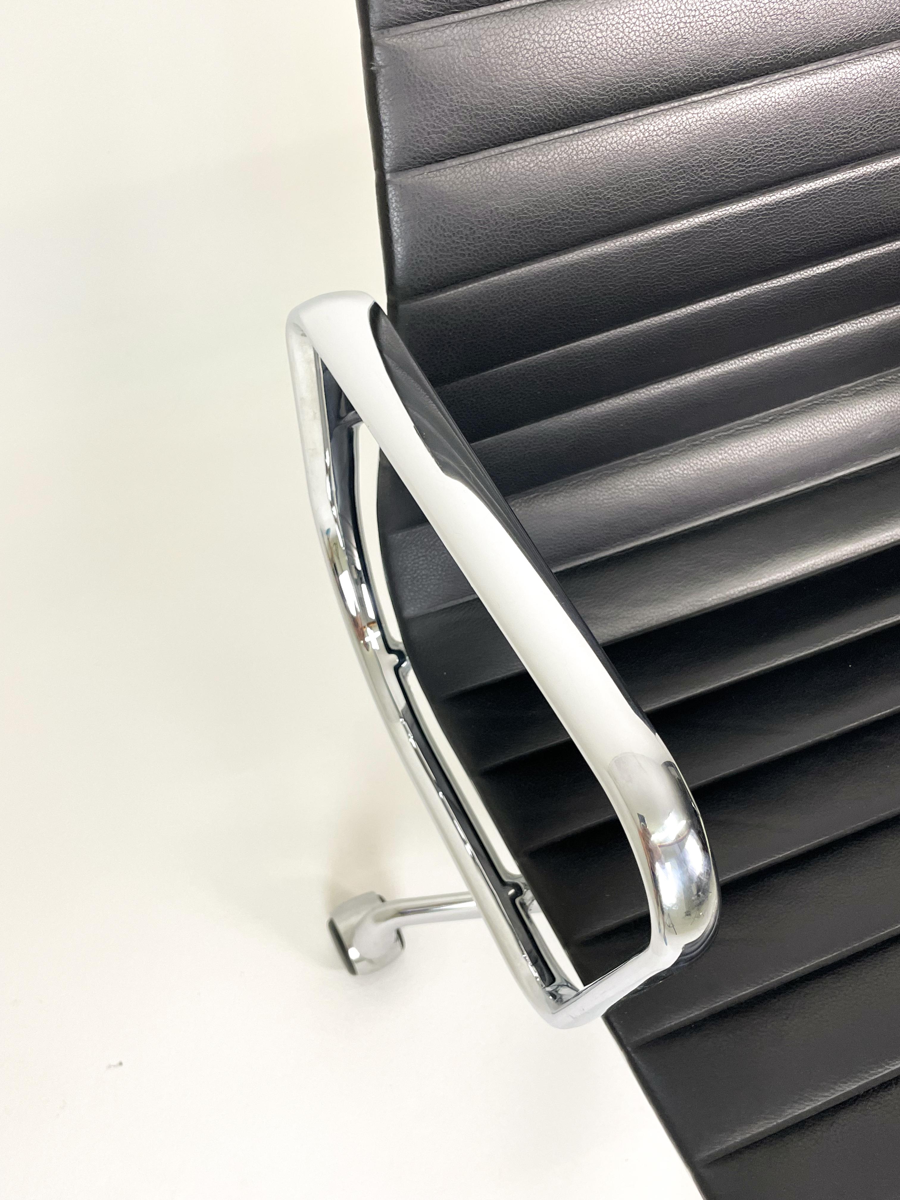 EA 108 by Charles and Ray Eames for Vitra 5