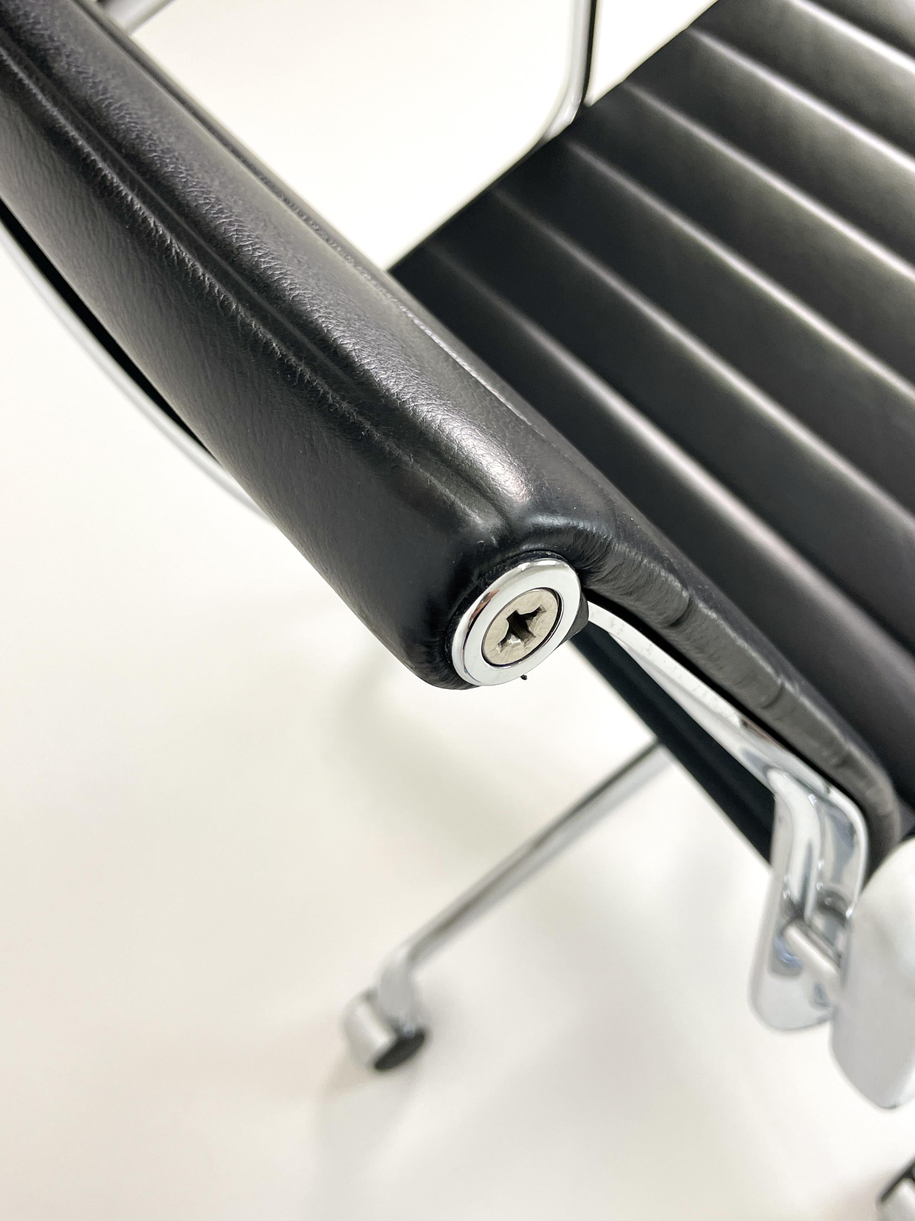 EA 108 by Charles and Ray Eames for Vitra 6