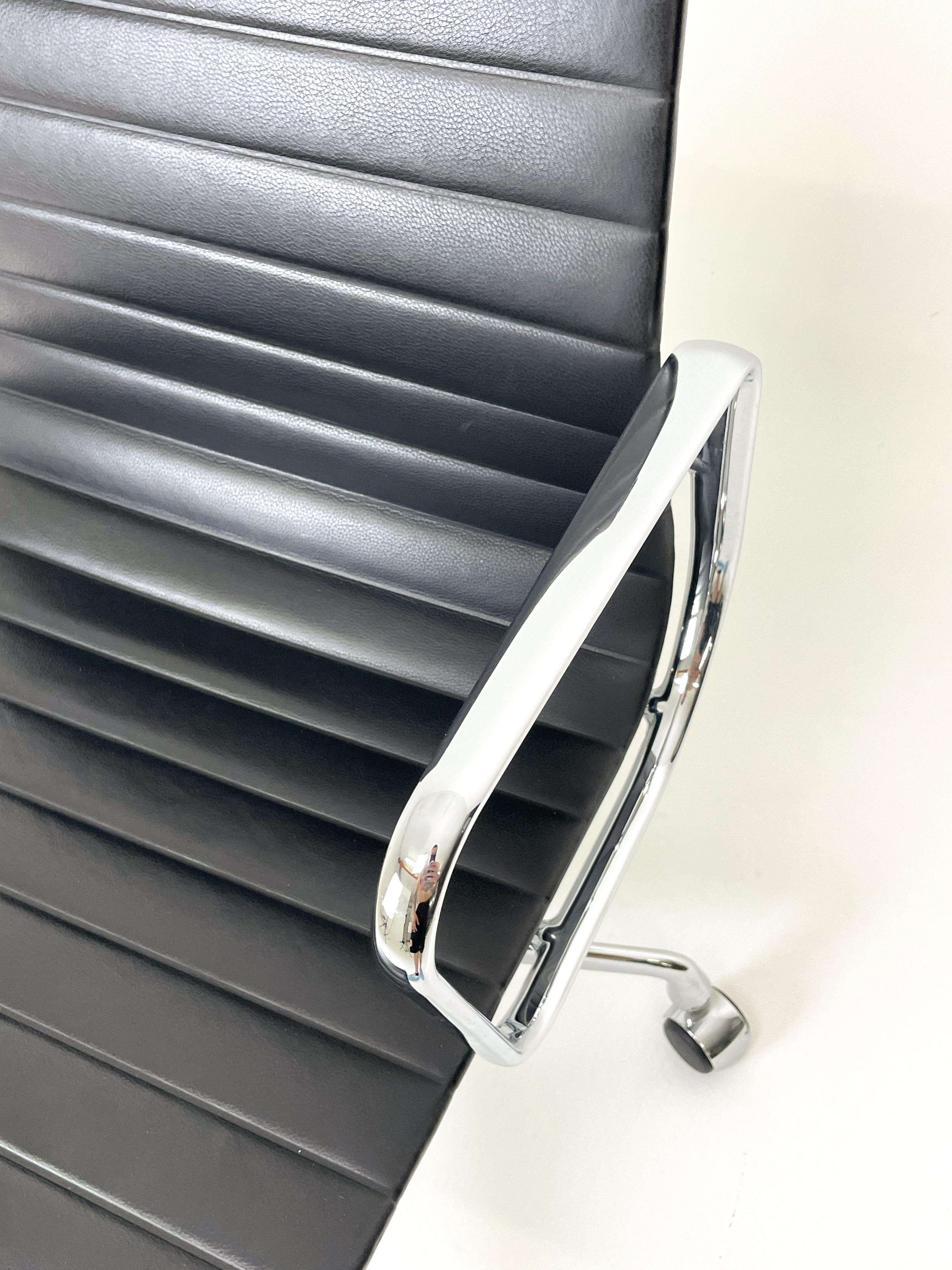 EA 108 by Charles and Ray Eames for Vitra 8