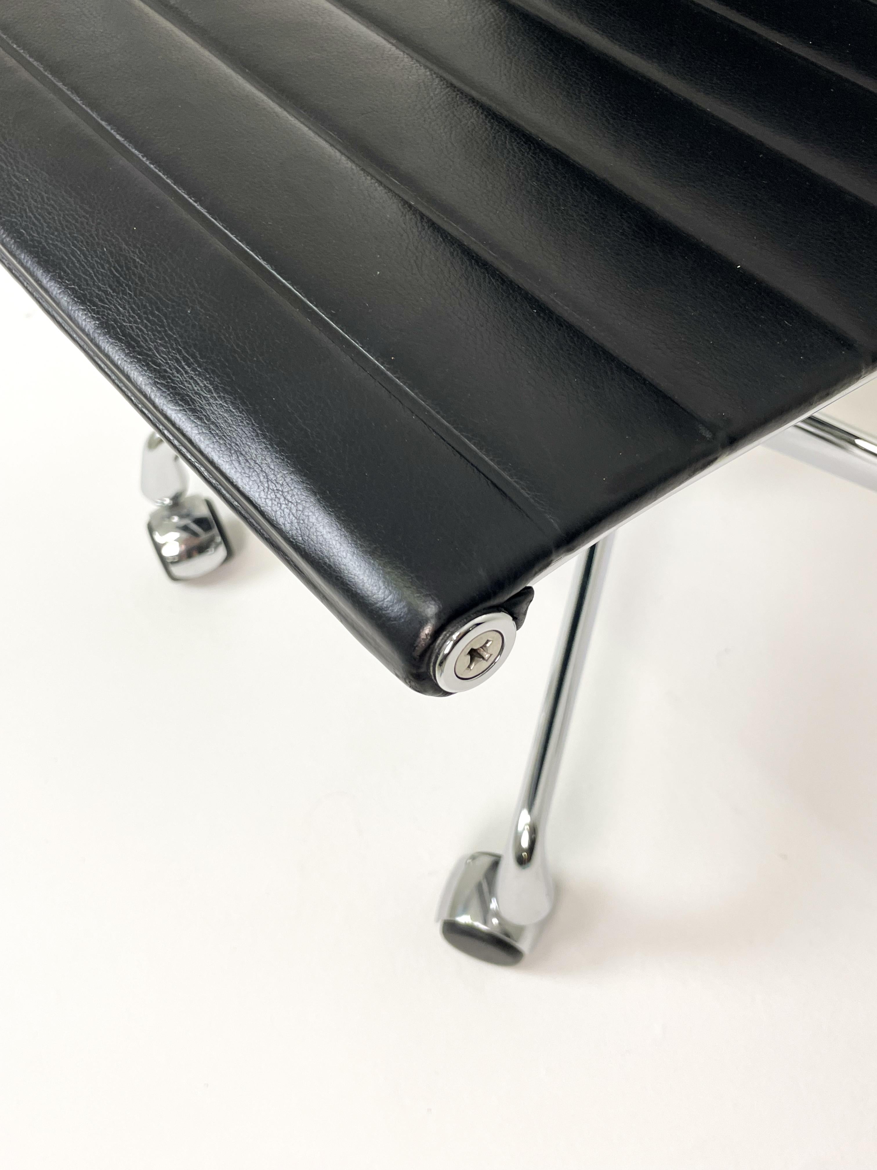 EA 108 by Charles and Ray Eames for Vitra 9