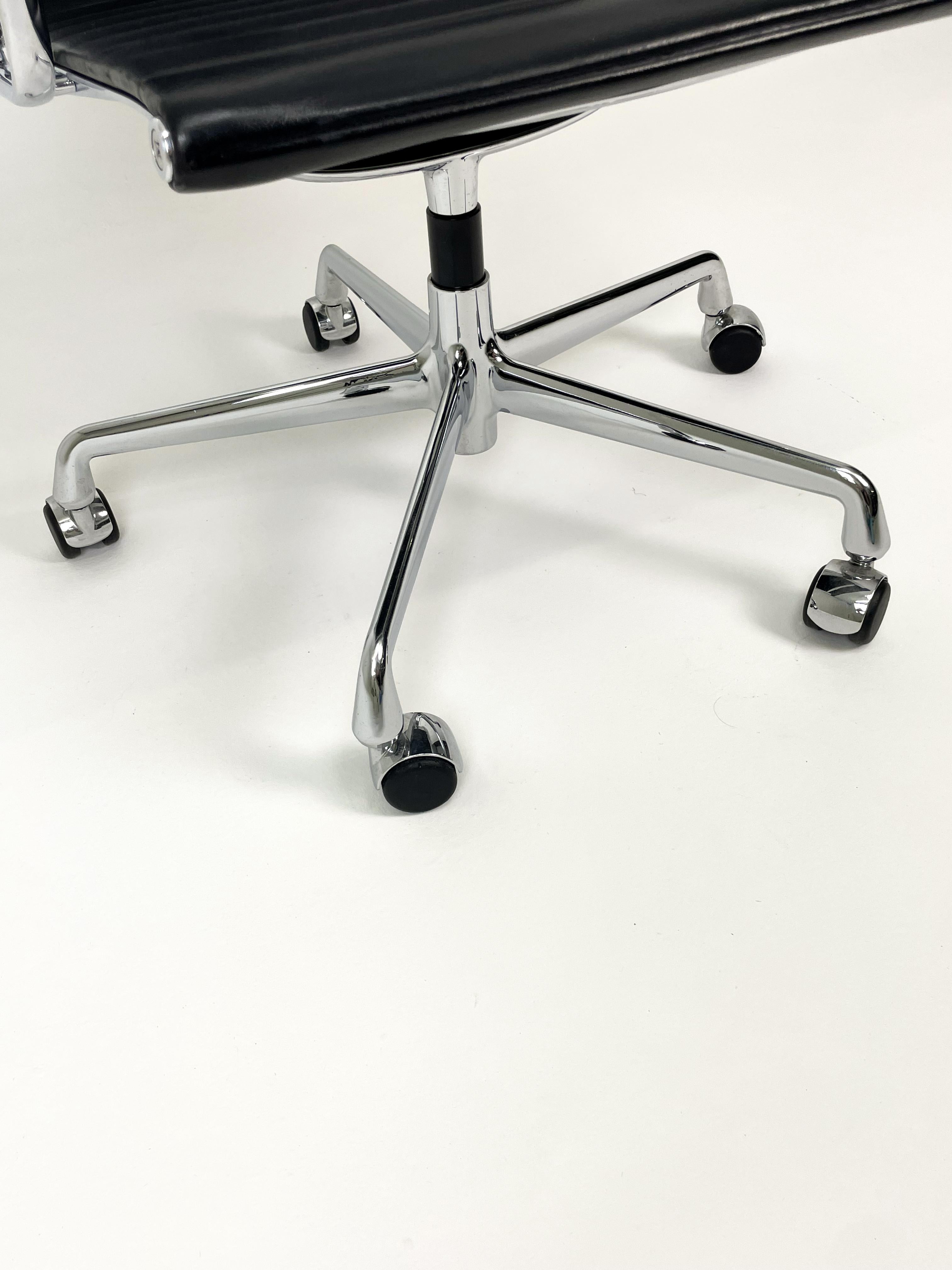 EA 108 by Charles and Ray Eames for Vitra 10