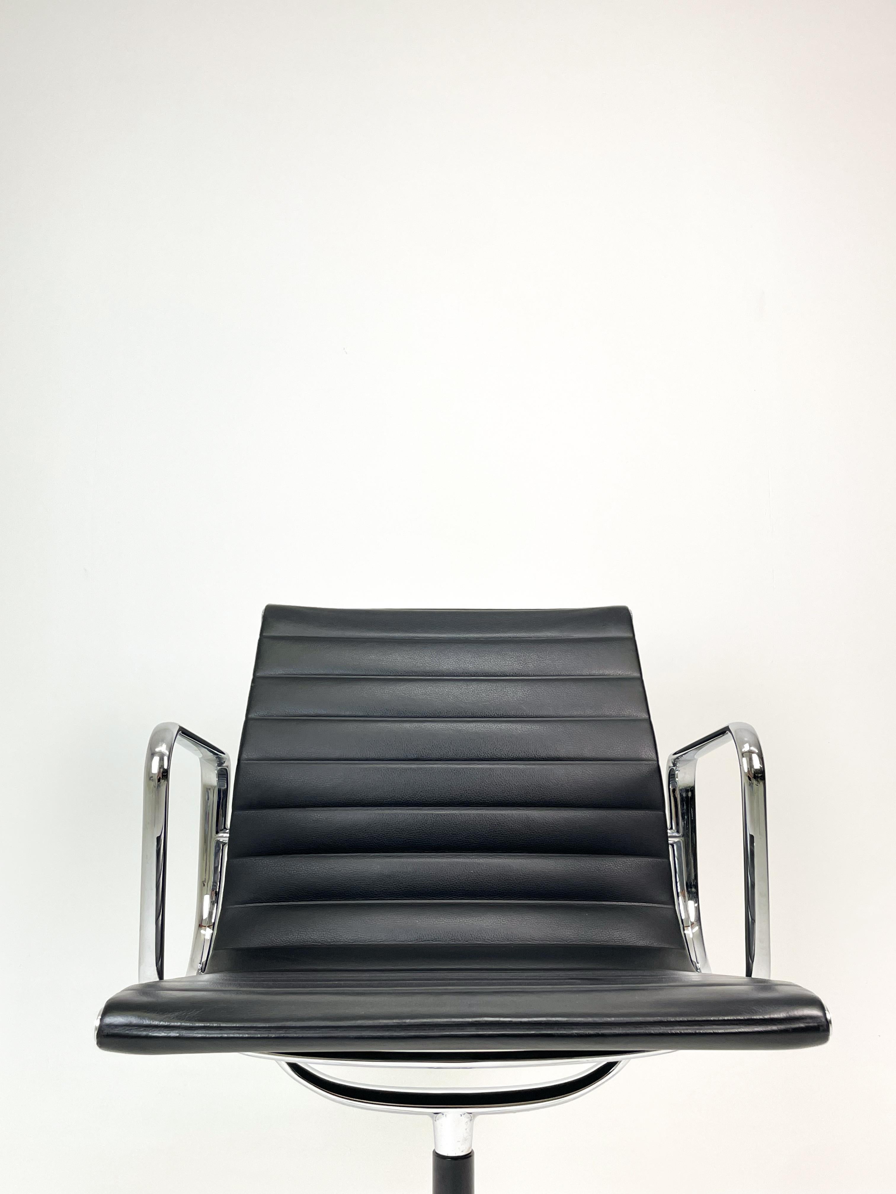 EA 108 by Charles and Ray Eames for Vitra 11