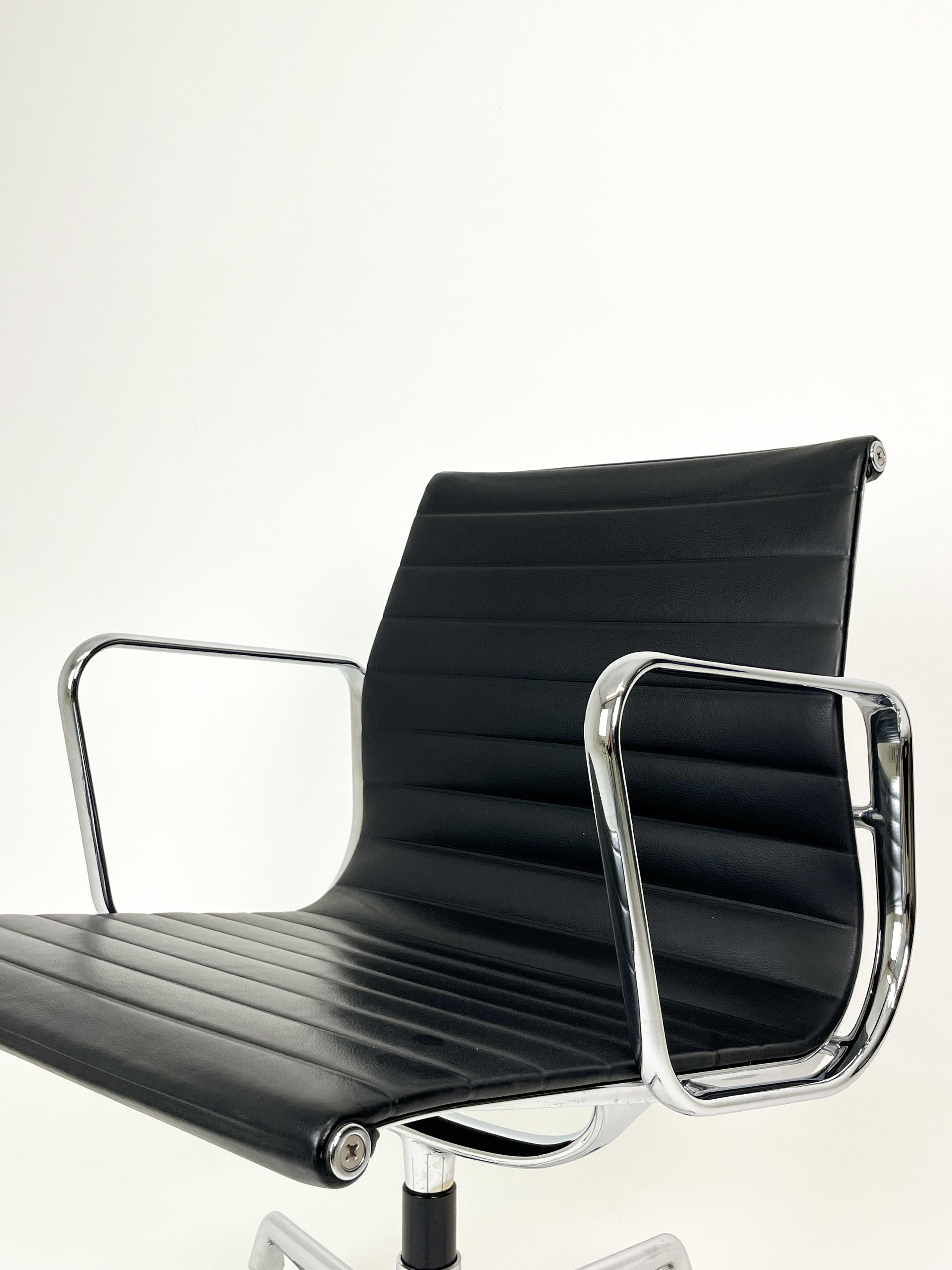 EA 108 by Charles and Ray Eames for Vitra 13