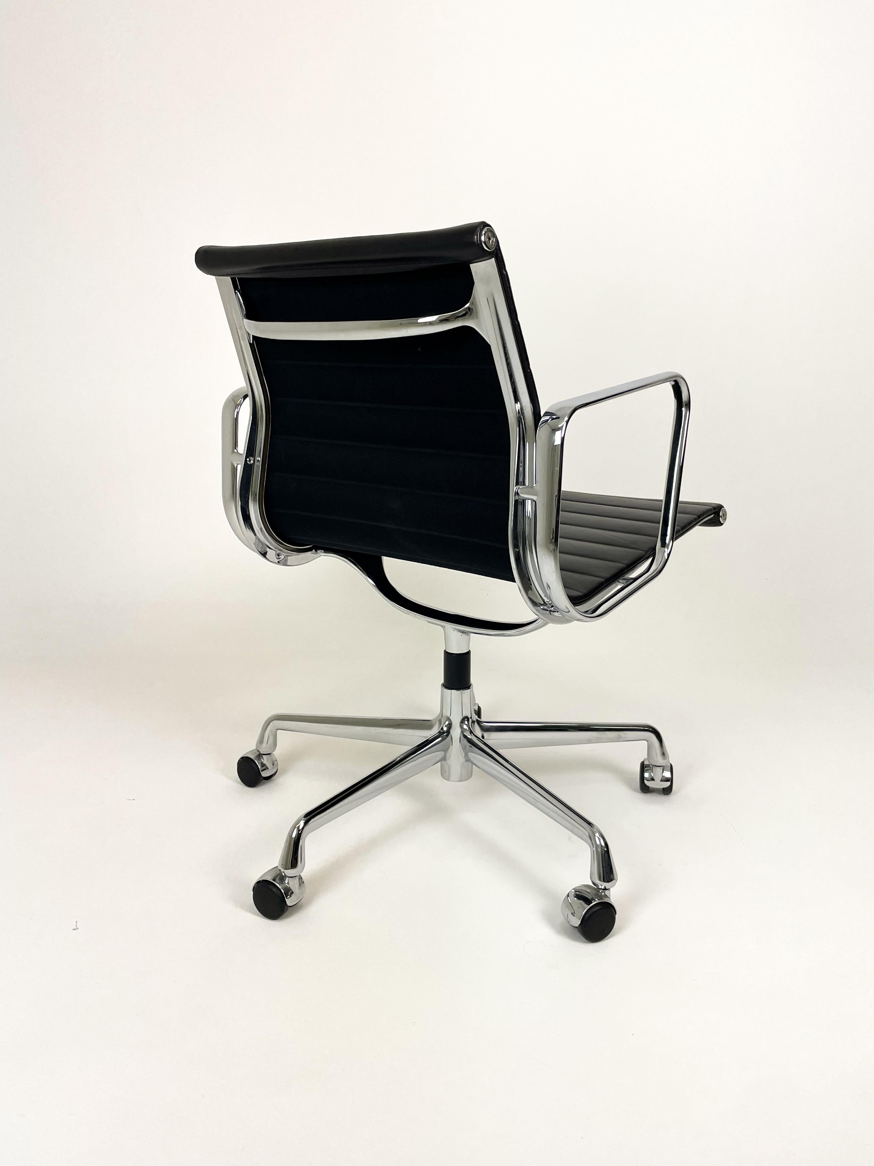 EA 108 by Charles and Ray Eames for Vitra In Good Condition In Budapest, HU