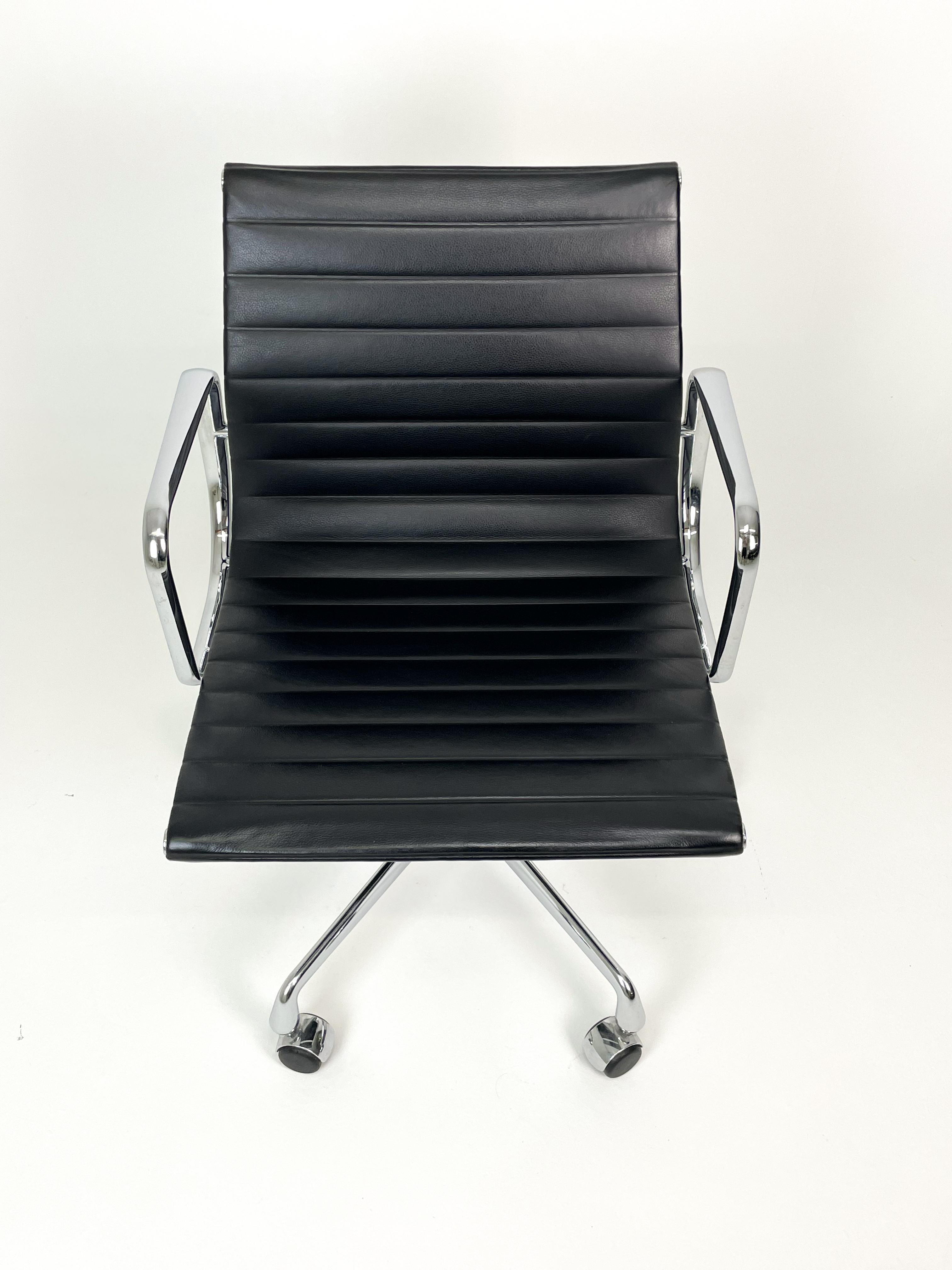 EA 108 by Charles and Ray Eames for Vitra 3
