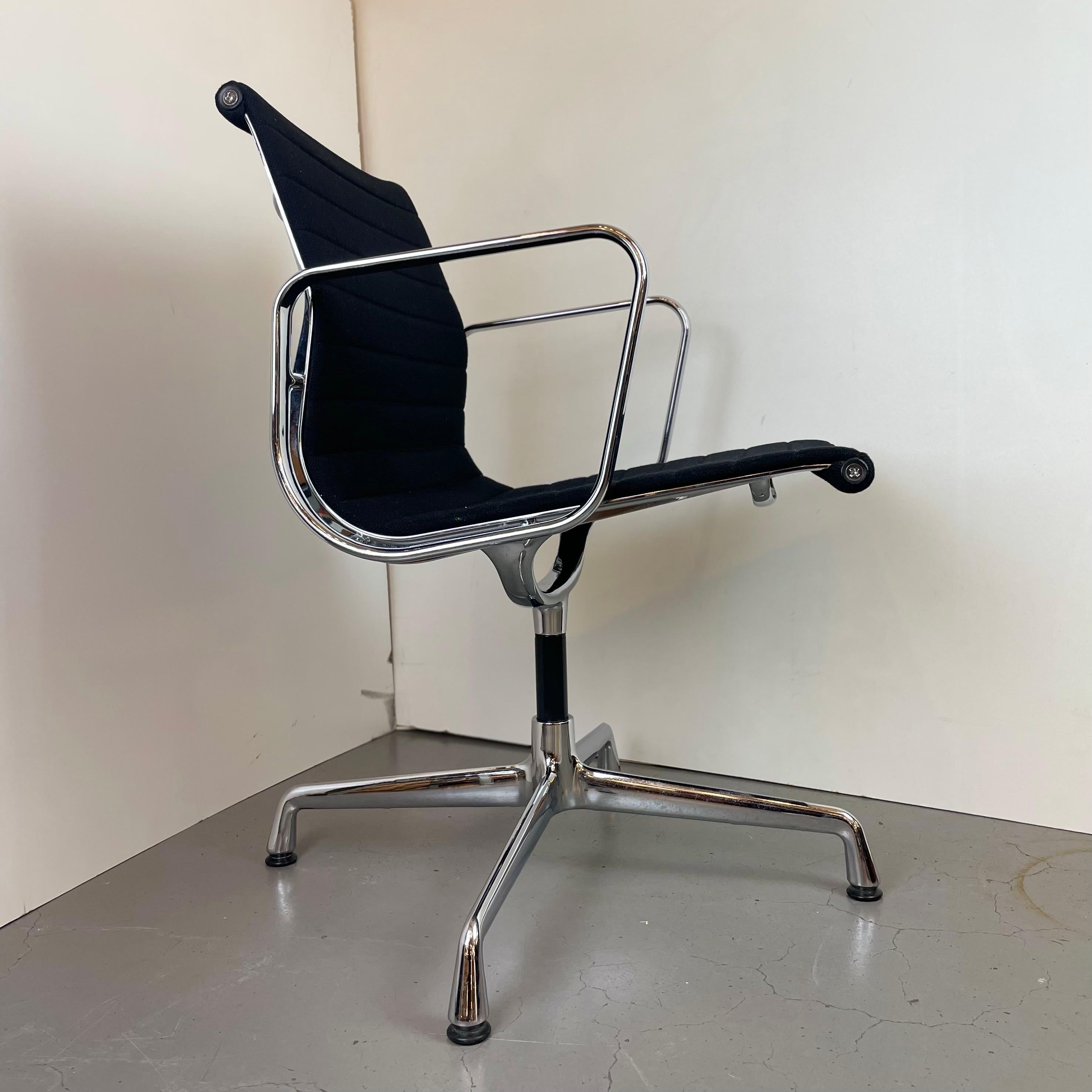 EA-108 Schreibtischstuhl von C. & R. Eames für Vitra, 1960er Jahre im Zustand „Gut“ im Angebot in Brussel, BE