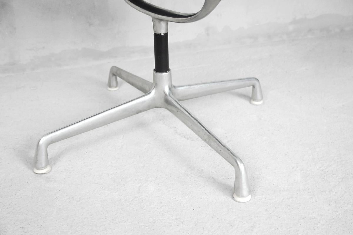 EA 108 Office Aluminum Chair by Charles & Ray Eames for Herman Miller, 1960s For Sale 7