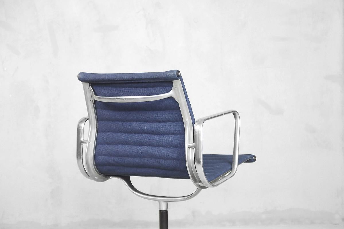 American EA 108 Office Aluminum Chair by Charles & Ray Eames for Herman Miller, 1960s For Sale