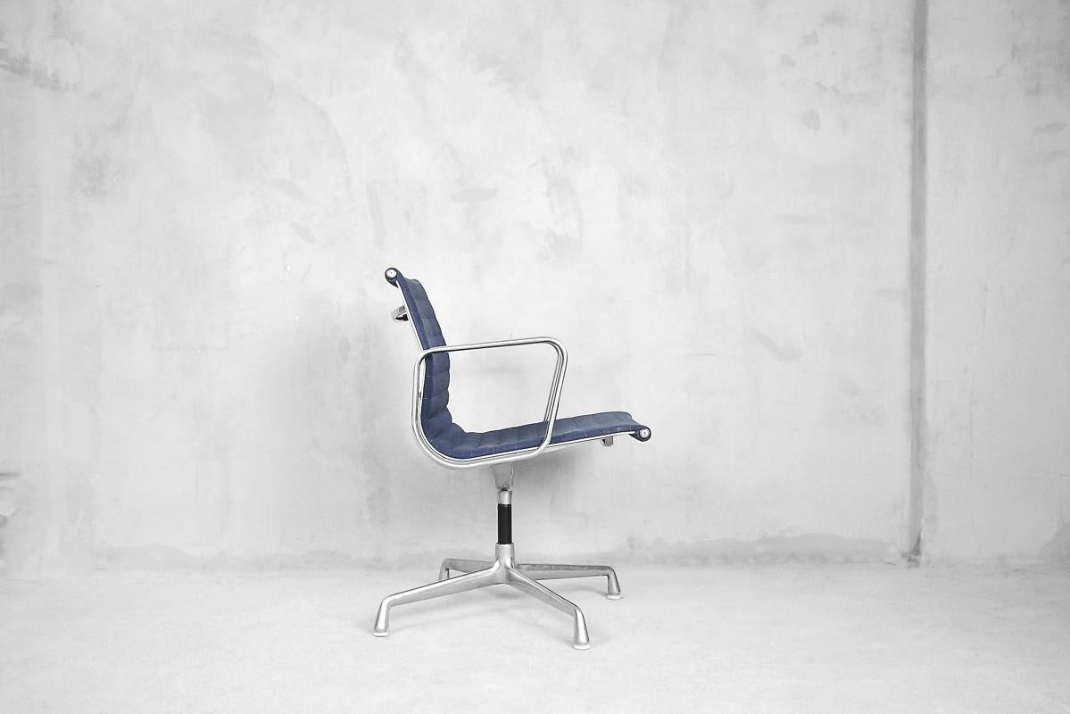 20th Century EA 108 Office Aluminum Chair by Charles & Ray Eames for Herman Miller, 1960s For Sale