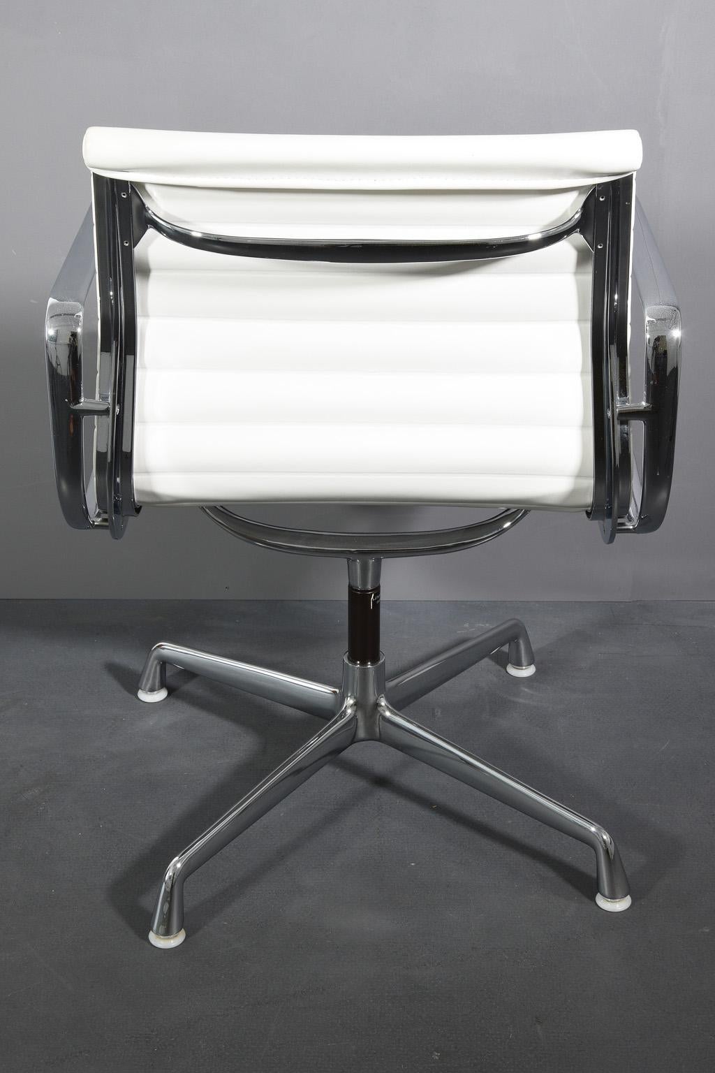 German EA 108 Swivel Chair by Charles&Ray Eames for Hermann Miller made  by Vitra 1980s For Sale