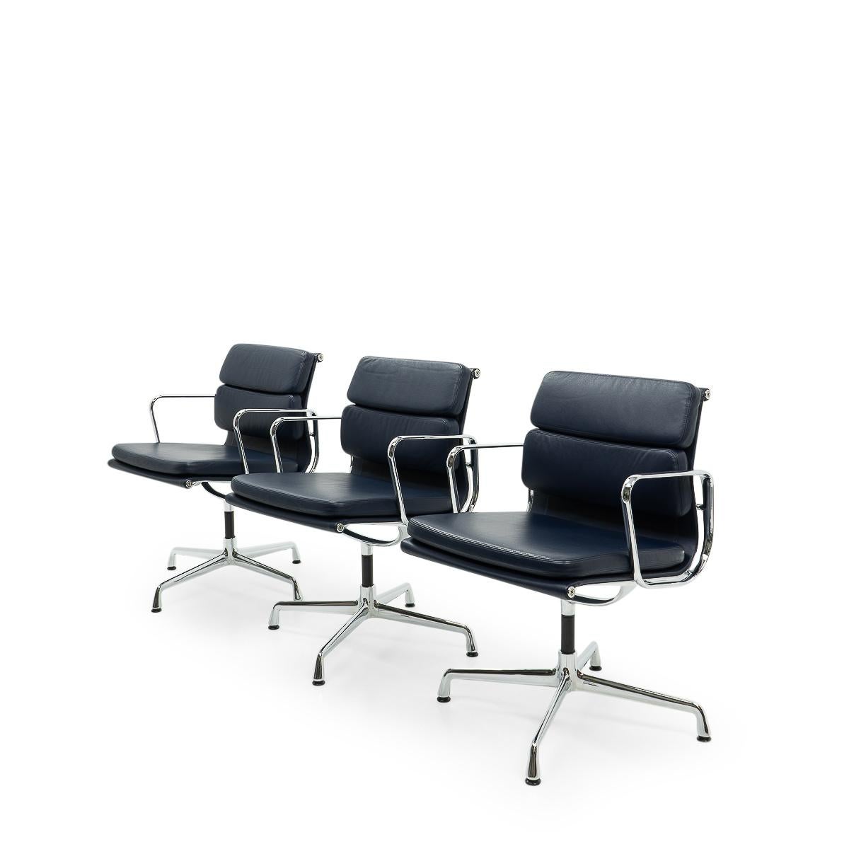 The Aluminum group chairs by Charles & Ray Eames are one of the most important designs of the 20th Century. Their original design from the 1950s is still relevant today, giving interiors all over the world a touch of modern elegance.


On offer we