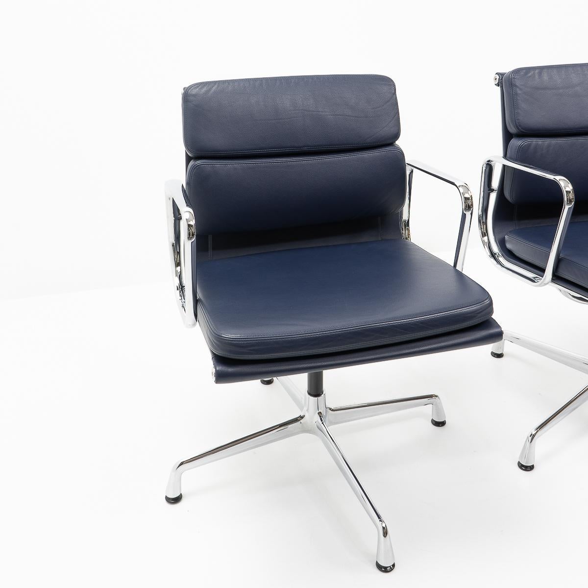 German Ea 208 Soft Pad Alu Group Office Chairs, Vitra For Sale