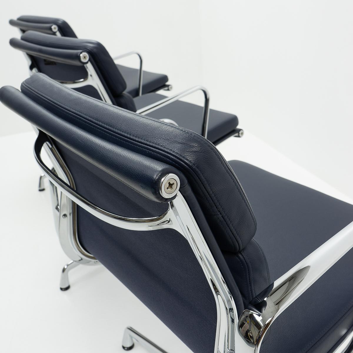 Aluminium Ea 208 fauteuils de bureau à dossier souple en aluminium, Vitra en vente